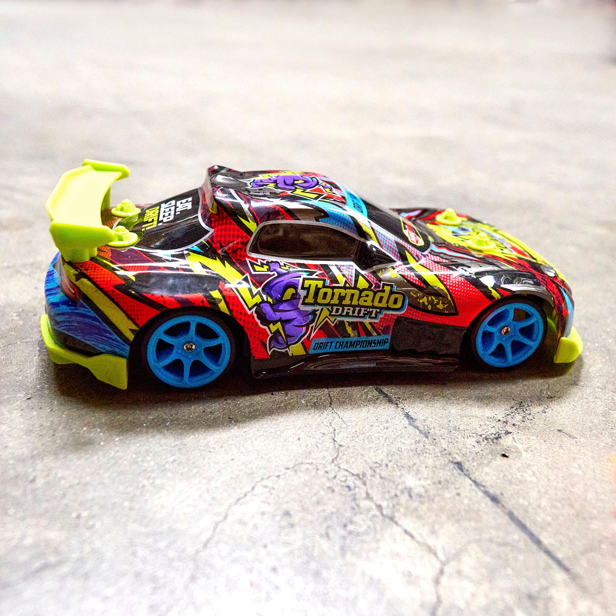 Dickie Toys RC-Auto »RC Tornado Drift, 2,4 GHz«, mit Beleuchtung und Allradantrieb