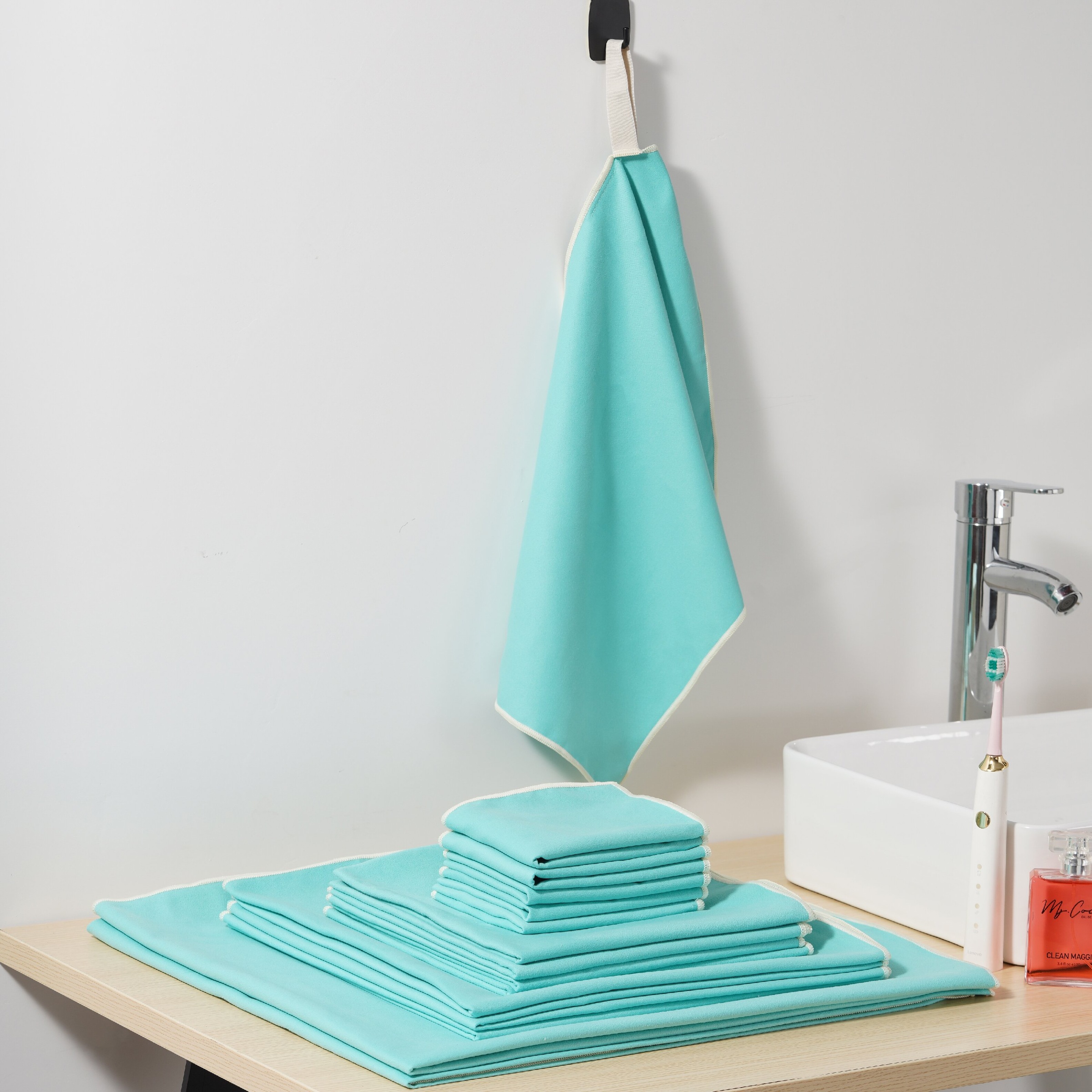 OTTO home Handtücher »Leoa, diverse Größen, Sporthandtuch, Reisehandtuch, Strandtuch« sehr leicht, kompakt, schnelltrocknend, Mikrofaser mit Kontrastnaht