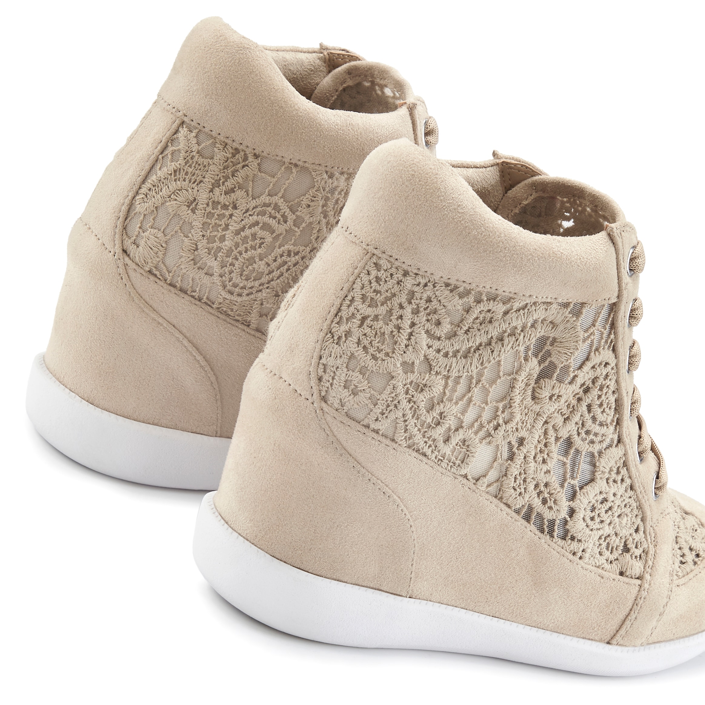 LASCANA Sneaker »Freizeitschuh,«, mit innenliegendem Keilabsatz und Spitzendetails