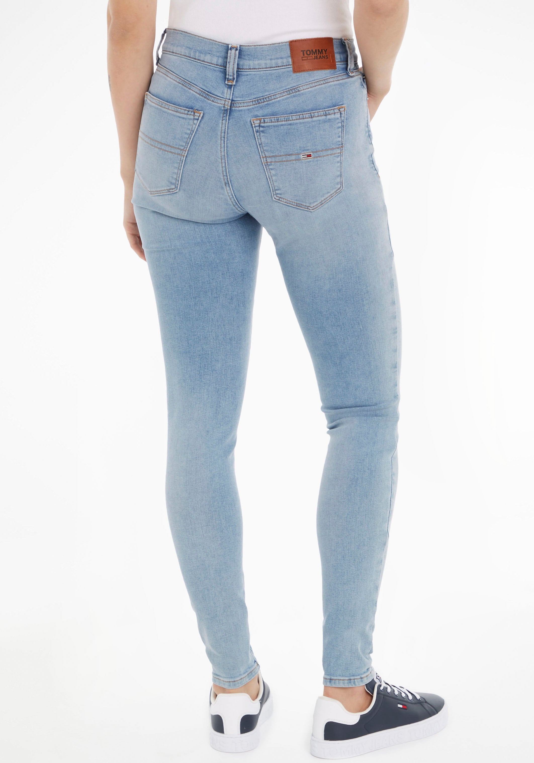 Jeans Skinny-fit-Jeans mit & Tommy Jeans für hinten bestellen | BAUR »Nora«, Label-Badge Tommy Passe