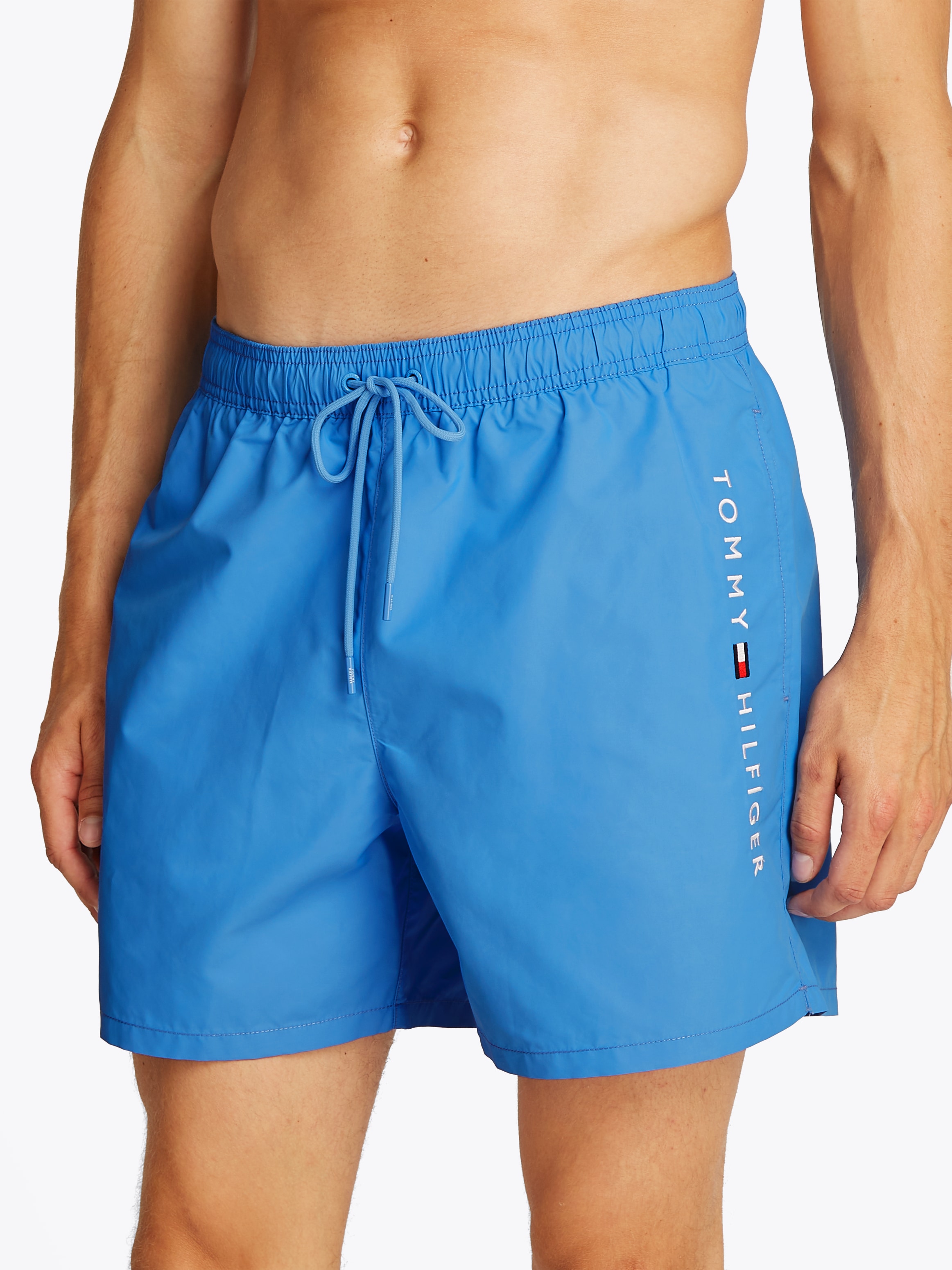 Tommy Hilfiger Swimwear Badeshorts »MEDIUM DRAWSTRING«, mit Logostickerei an der Hüfte