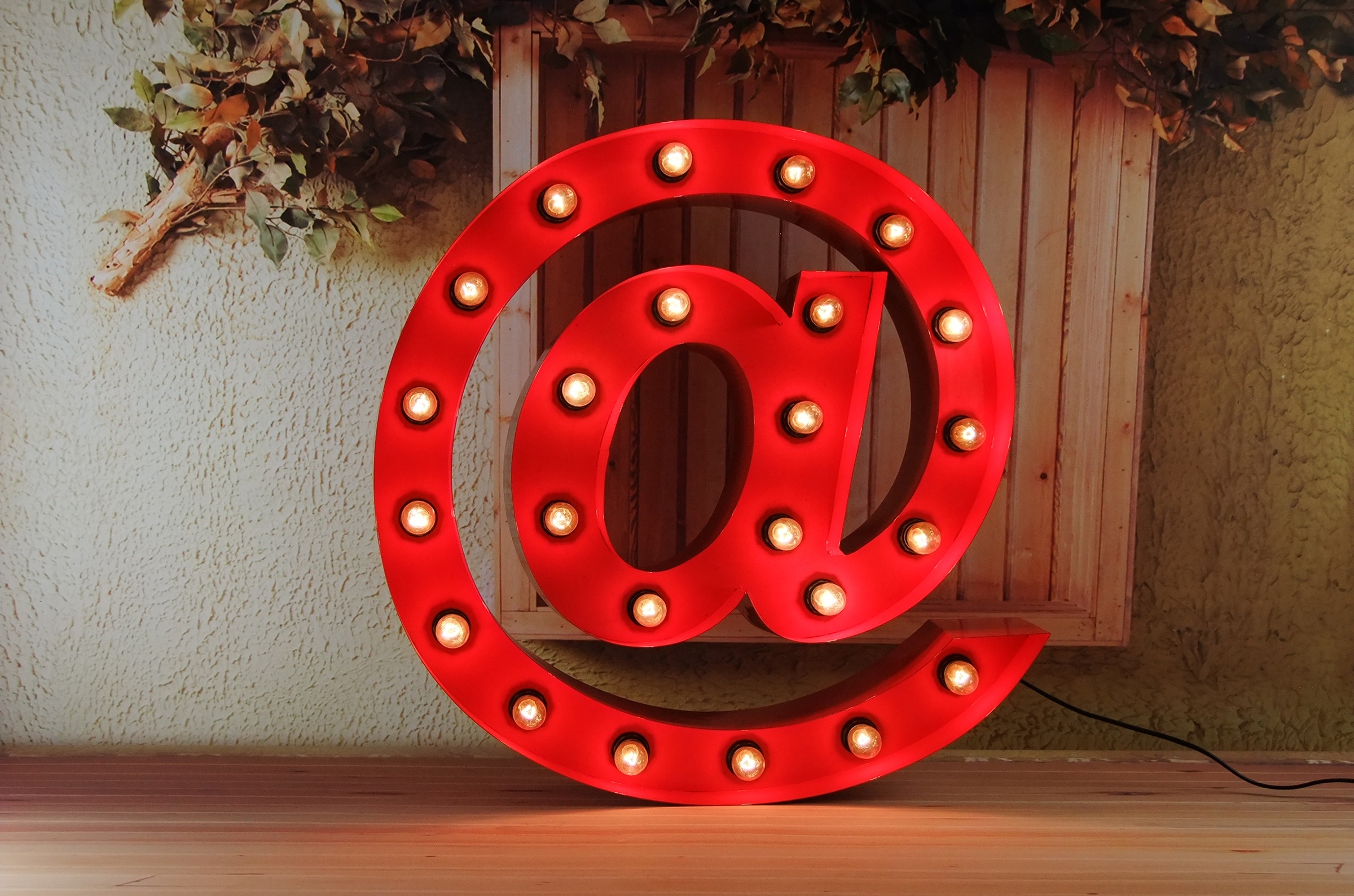 MARQUEE LIGHTS LED Dekolicht »@-Sign«, 24 flammig, Leuchtmittel E14 | ohne Leuchtmittel, Wandlampe, Tischlampe @-Zeichen 24 Leuchtmittel E14 (exkl) - 61x61cm