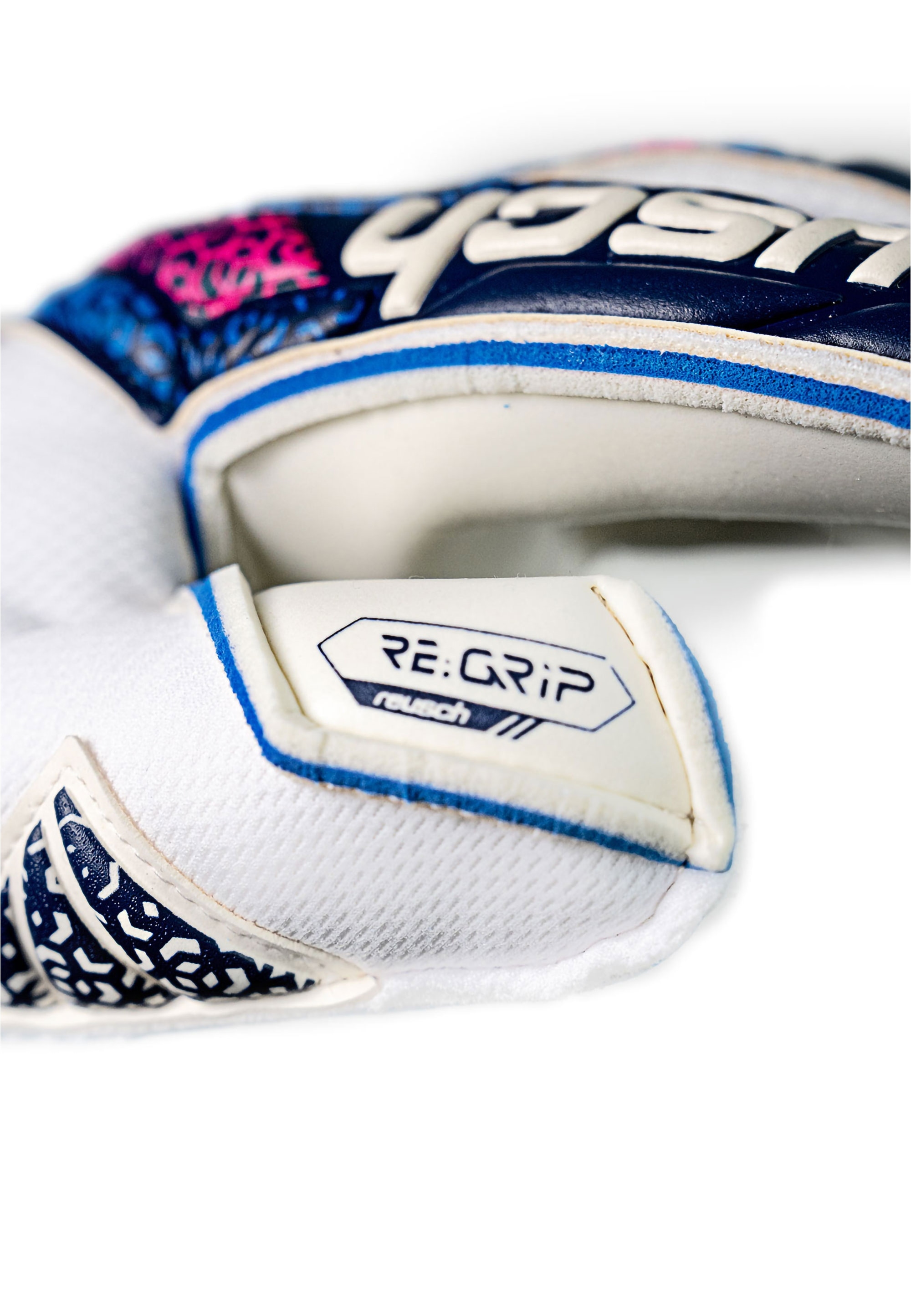 Reusch Torwarthandschuhe »Attrakt RE:GRIP Evolution«, mit Evolution Cut