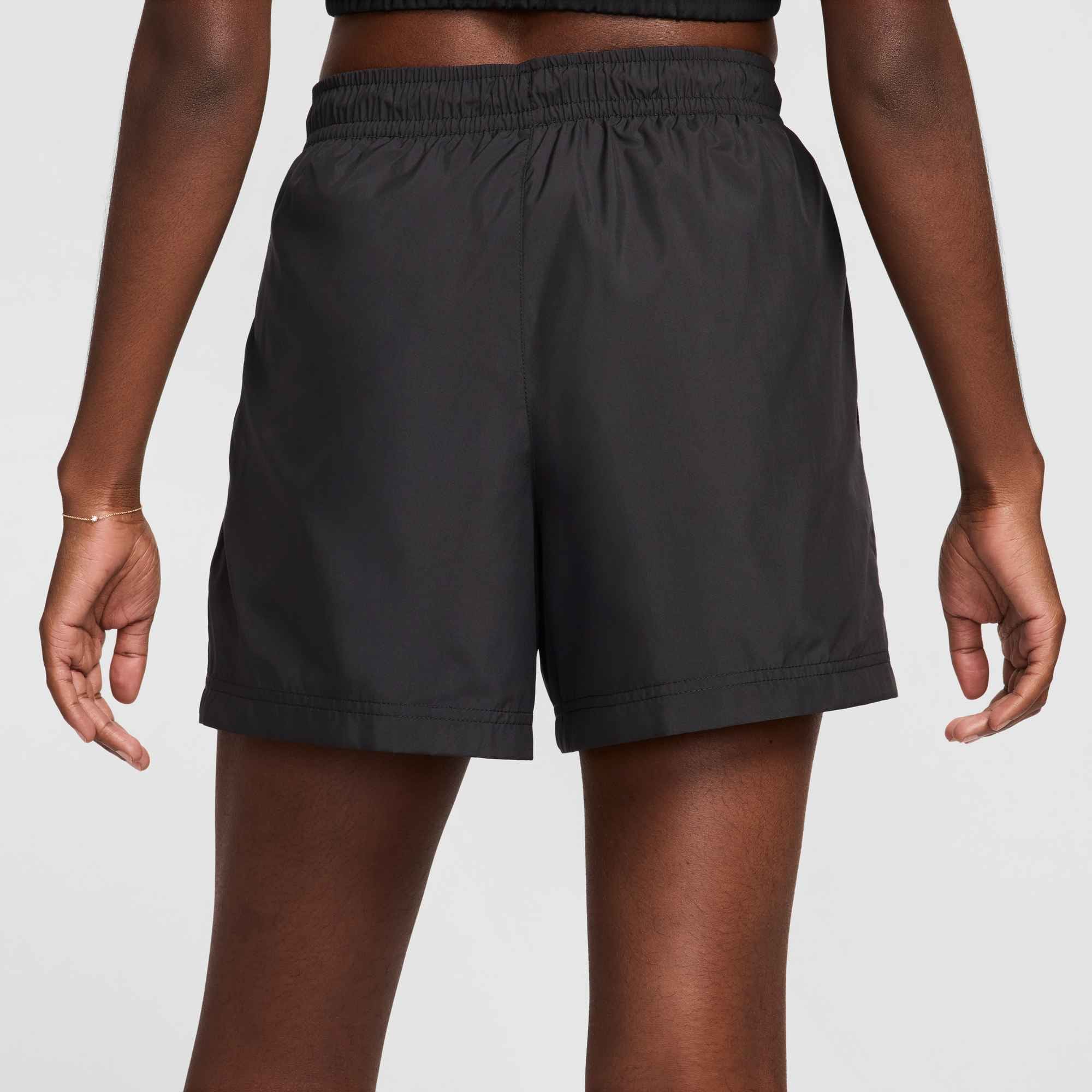 Nike Sportswear Shorts »W NSW MR ESSNTL WVN SHORT«  sportlicher Stil, bequeme Passform