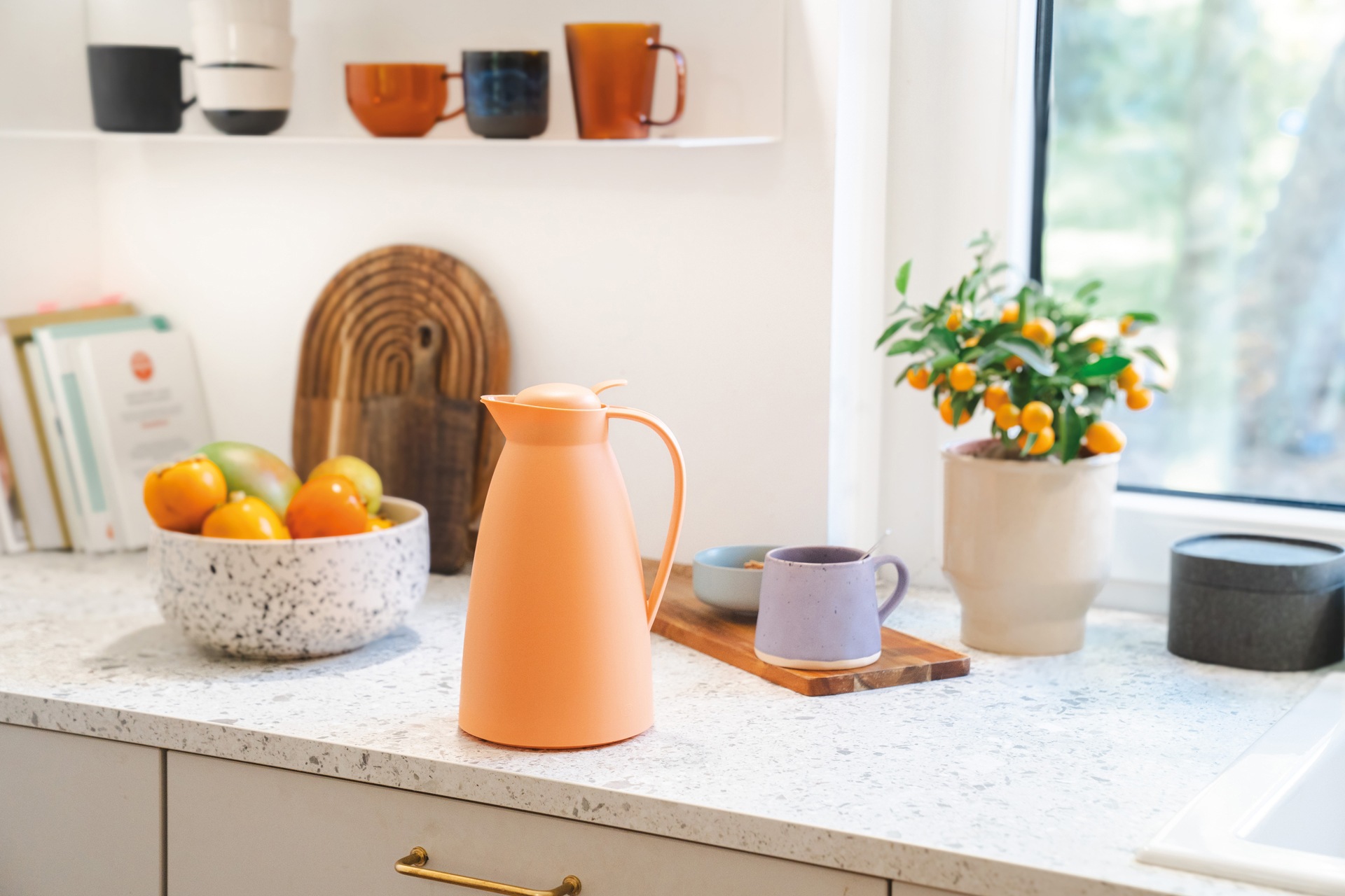 Alfi Isolierkanne »ECO, mit Hartglaseinsatz« 1 l 1 Stk. tlg. 12h heiß & 24h kalt, Drehverschluss mit bequemem Druckknopf