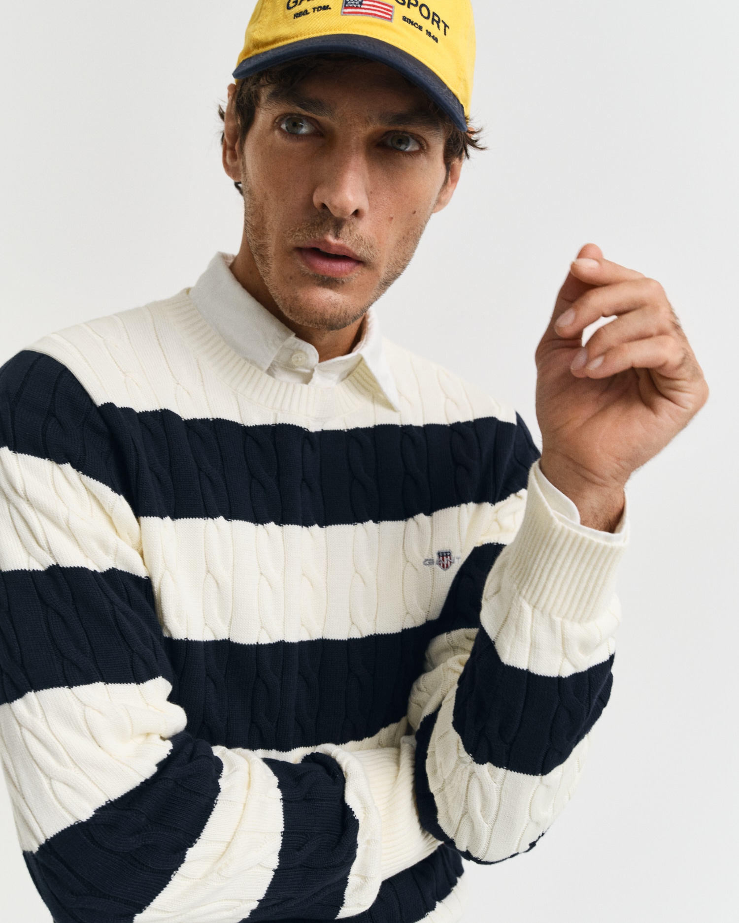 Gant Rundhalspullover »STRIPED COTTON CABLE C-NECK«, besticht durch ein durchgehendes Streifenmuster in Zopfstrickstruktur