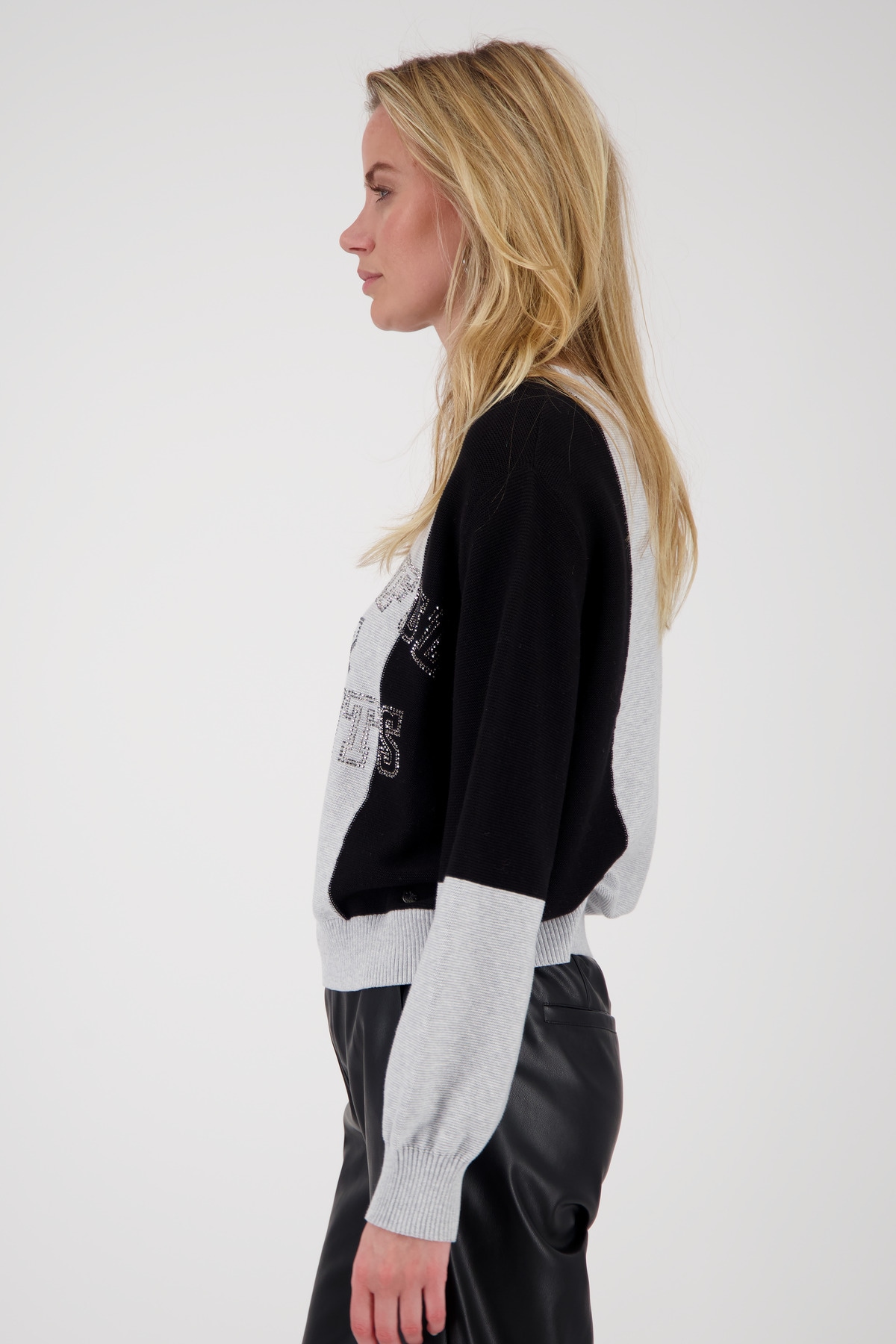 Monari Strickpullover »Pullover Colorblock + Schmuck«, Mit Rundhalsausschnitt