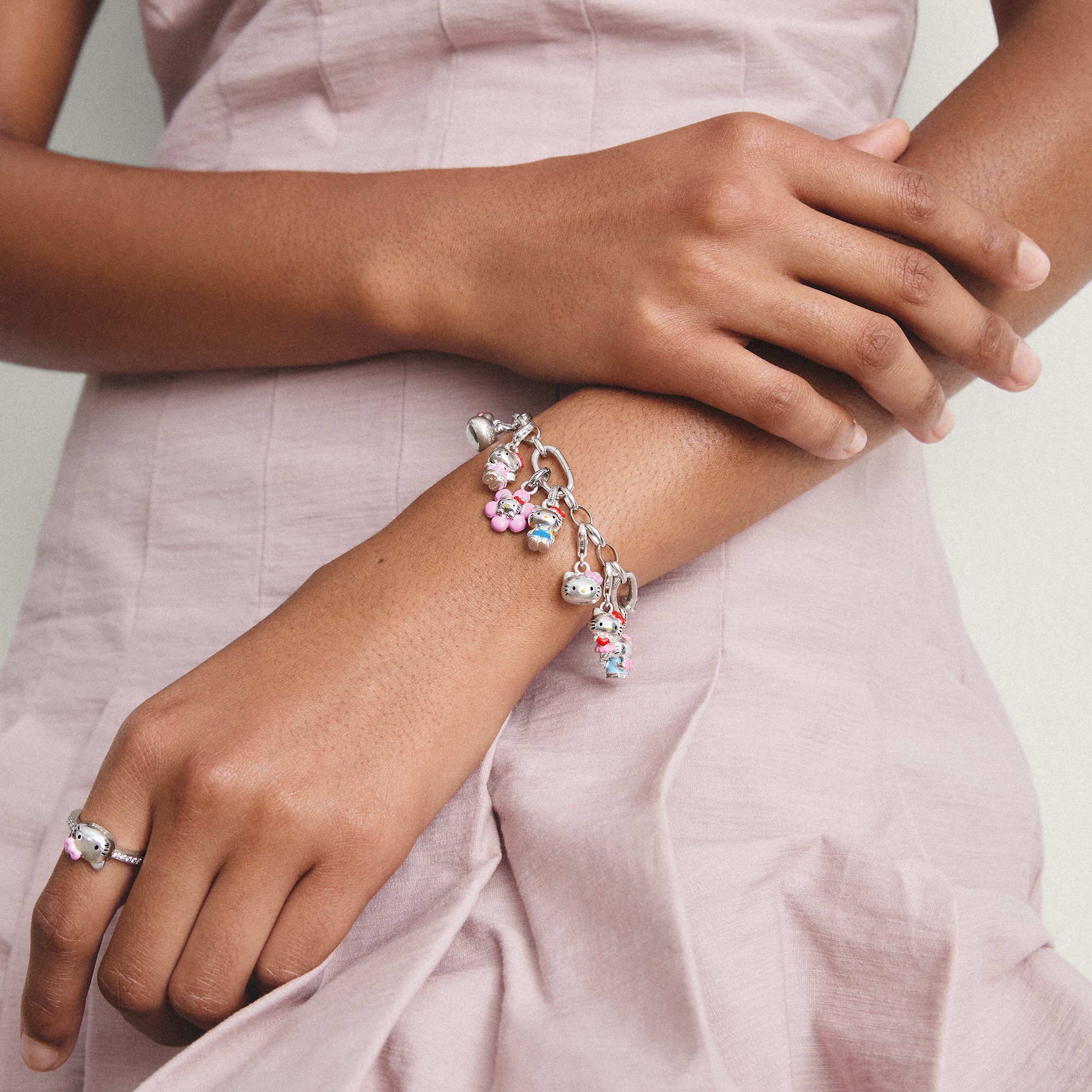 THOMAS SABO Charm-Einhänger »THOMAS SABO ♡ Hello Kitty Charm mit pinker Schleife - Original« Emaille