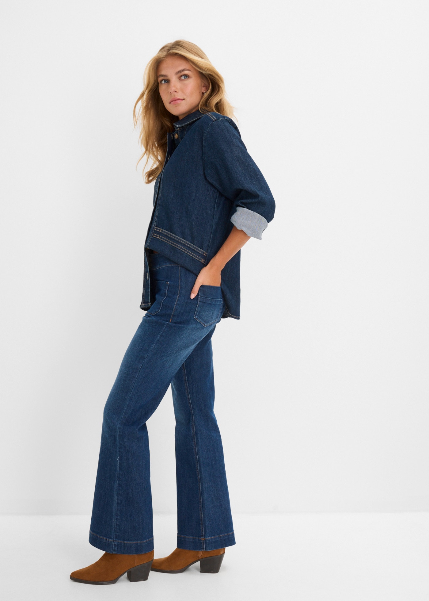 bonprix Schlagjeans mit Mid Waist, Regular Fit, ausgestellte Schlagform, in Used-Optik