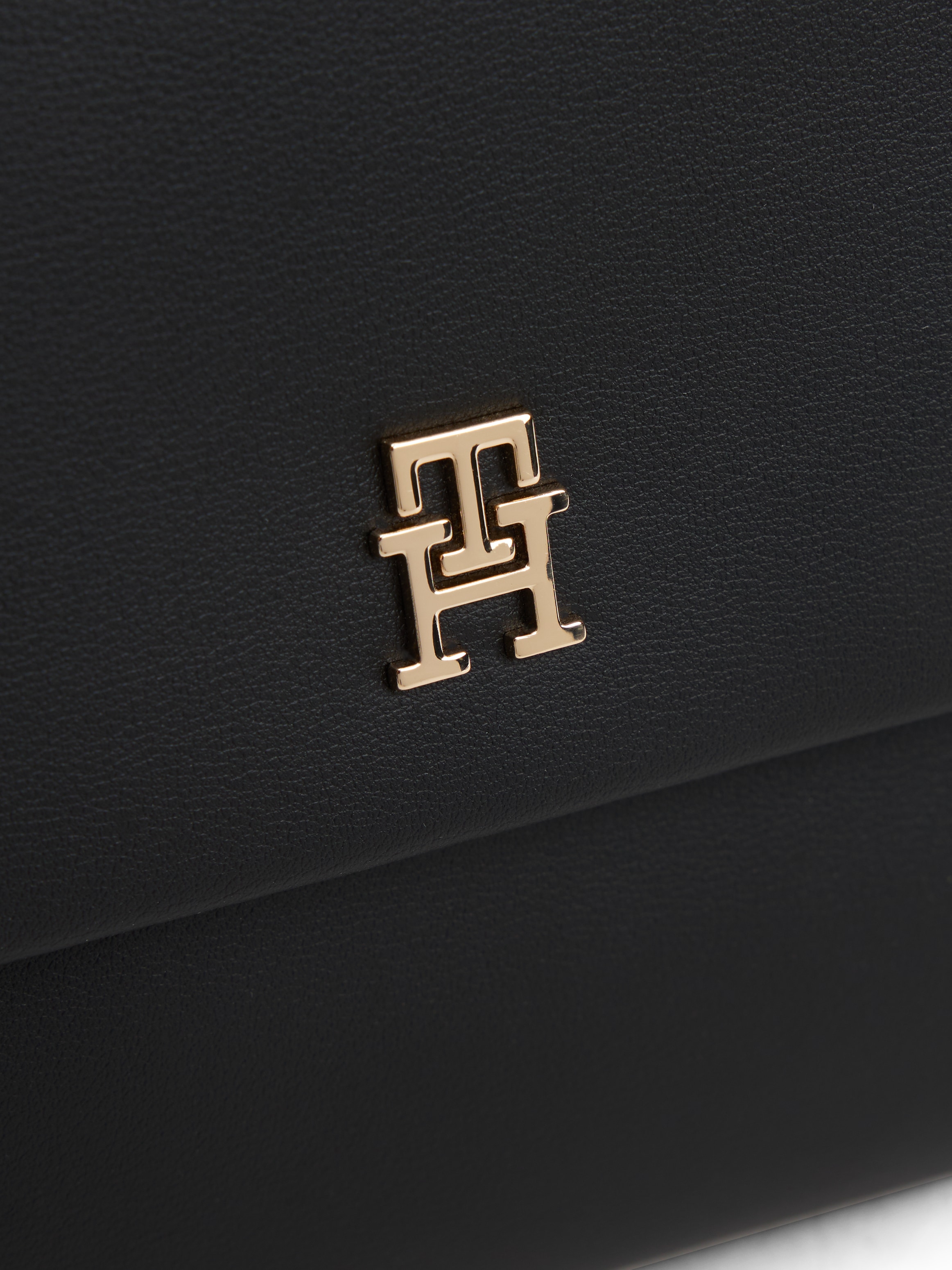 Tommy Hilfiger Schultertasche »TH MODERN ESS SHOULDER BAG«, Damen Minibag, Tragetasche mit goldfarbenen Details