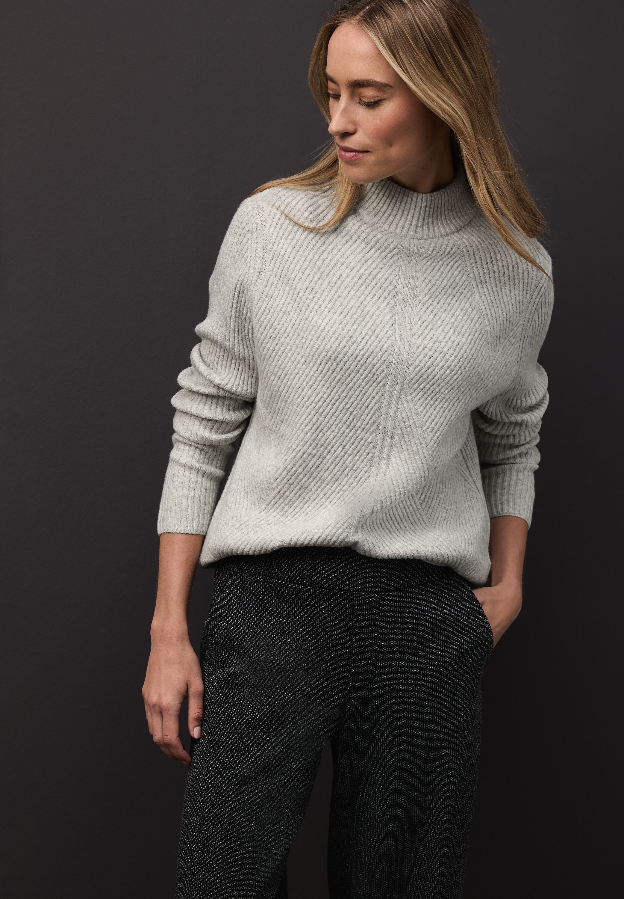 STREET ONE Stehkragenpullover mit dezentem Strukturmuster