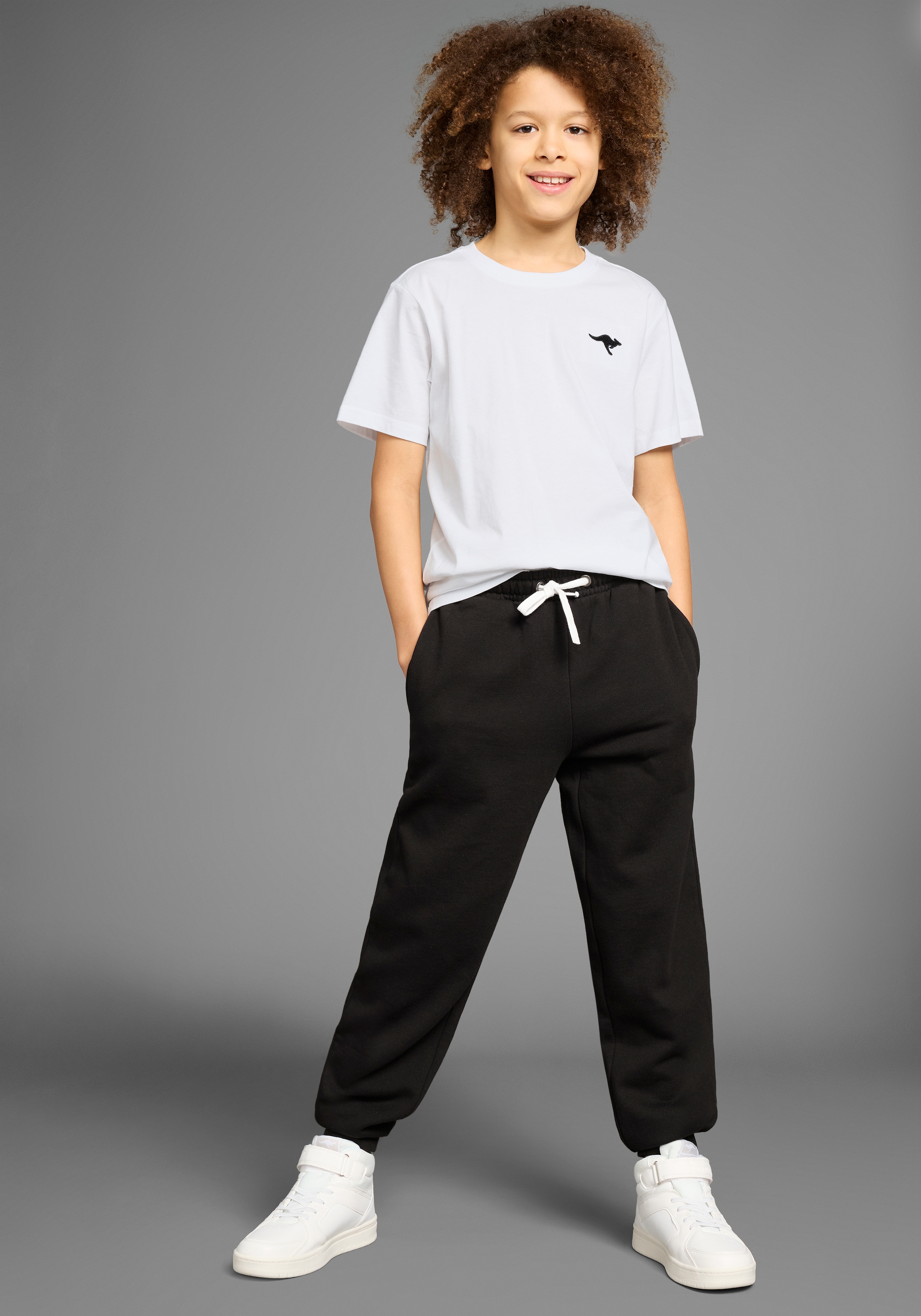 KangaROOS T-Shirt »2er Pack T-Shirts mit kleiner Stickerei«, (Packung, 2 tlg.), 2 T-Shirts mit Stickerei