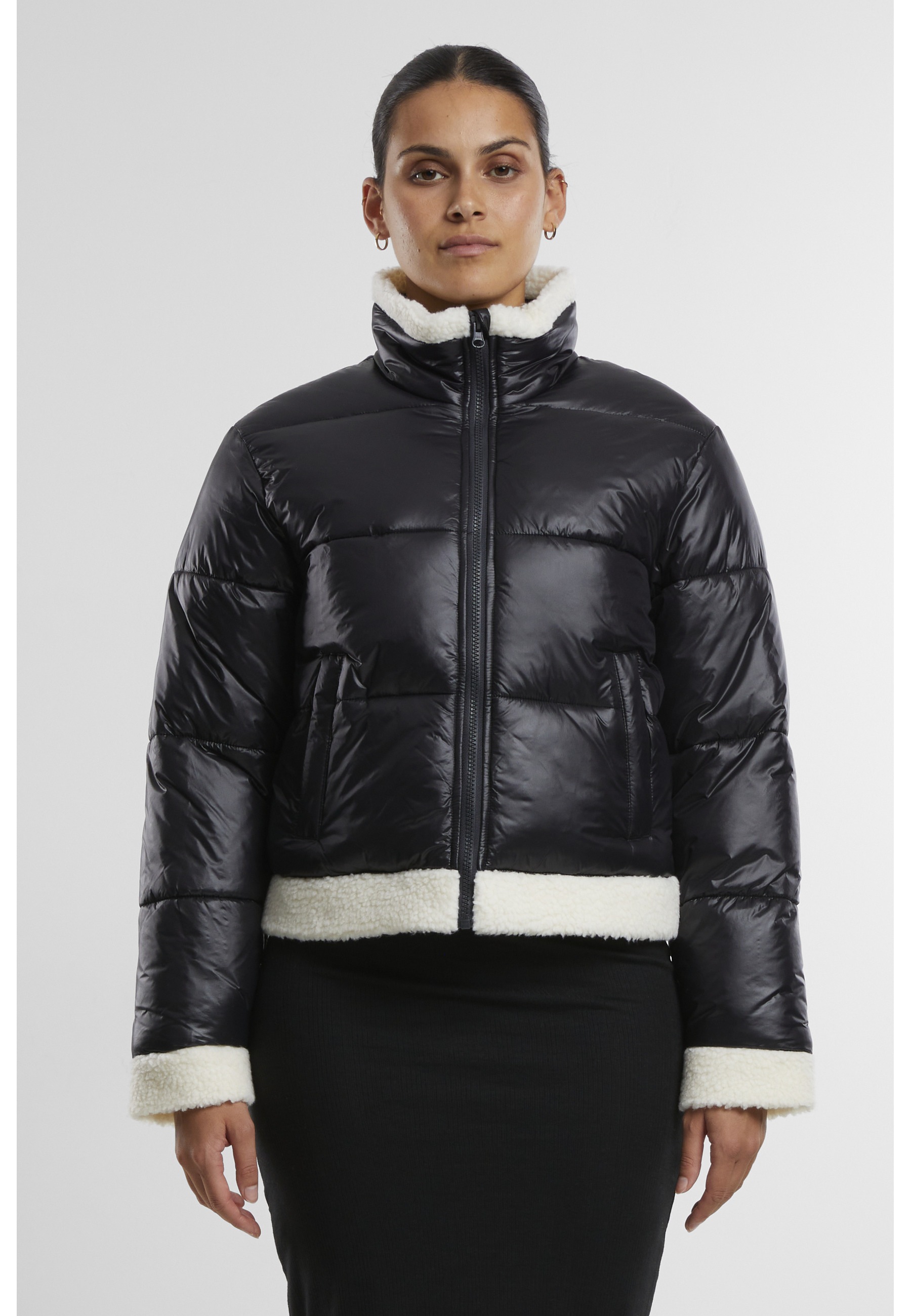 URBAN CLASSICS Allwetterjacke »Urban Classics Ladies Recycled Shiny Puffer Sherpa Jacket« 1 Stk. tlg. ohne Kapuze