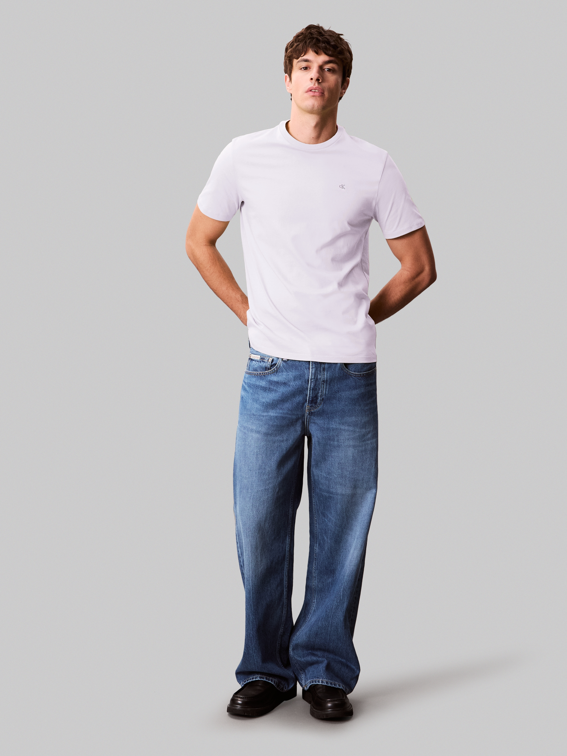 Calvin Klein Jeans T-Shirt »SS SMOOTH CTTN SOLID CREWNK TEE«, mit Logo