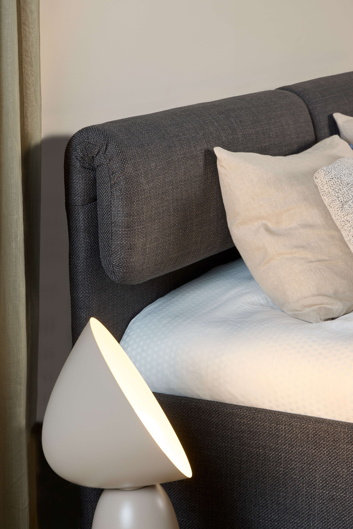 ACTONA GROUP Bett »Calvi« Bett, dunkelgrau, schwarz, verstellbar, versteckter Stauraum,160x200cm