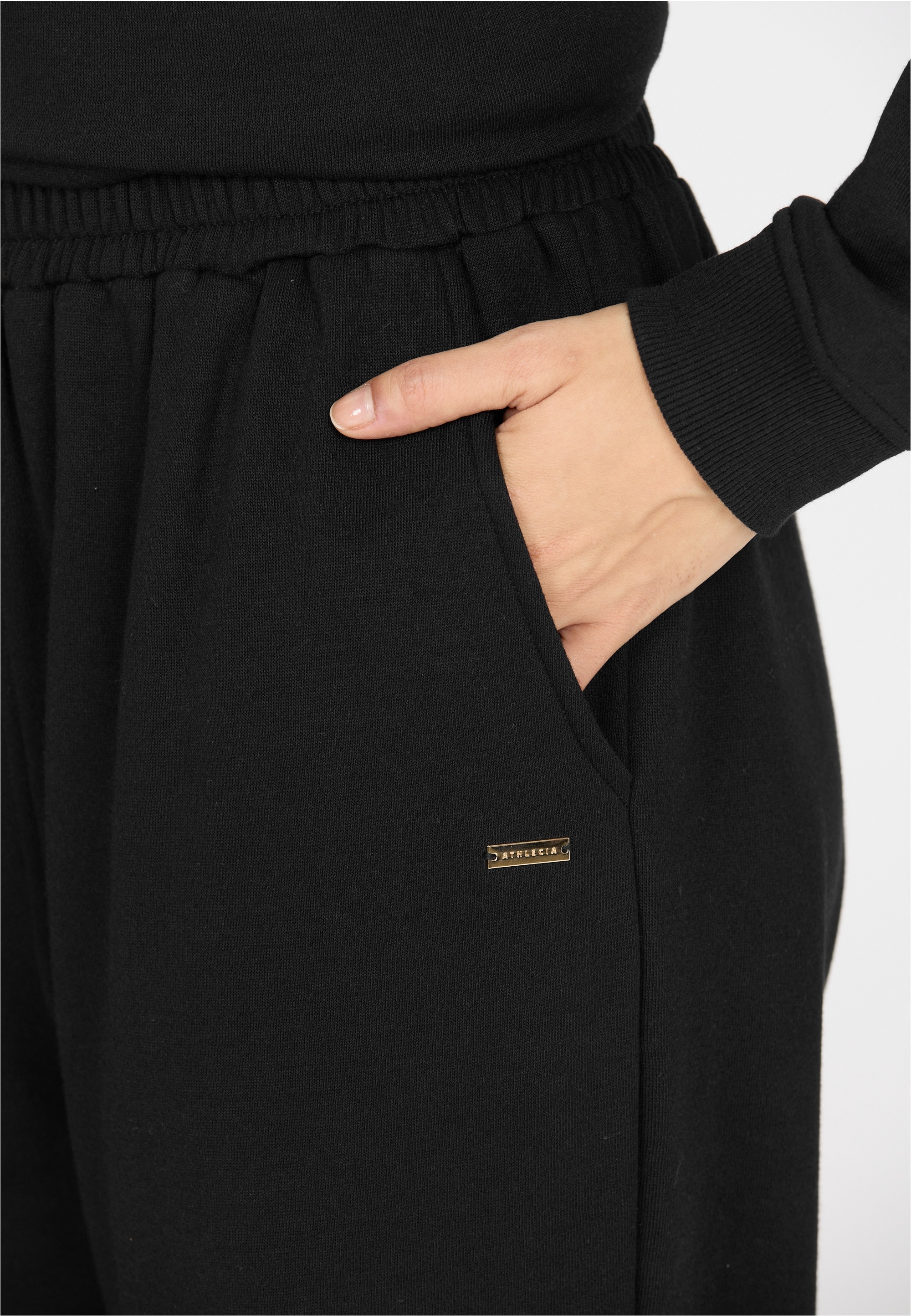 ATHLECIA Sweathose »Carmen«, Mit weichem und atmungsaktivem Tragekomfort