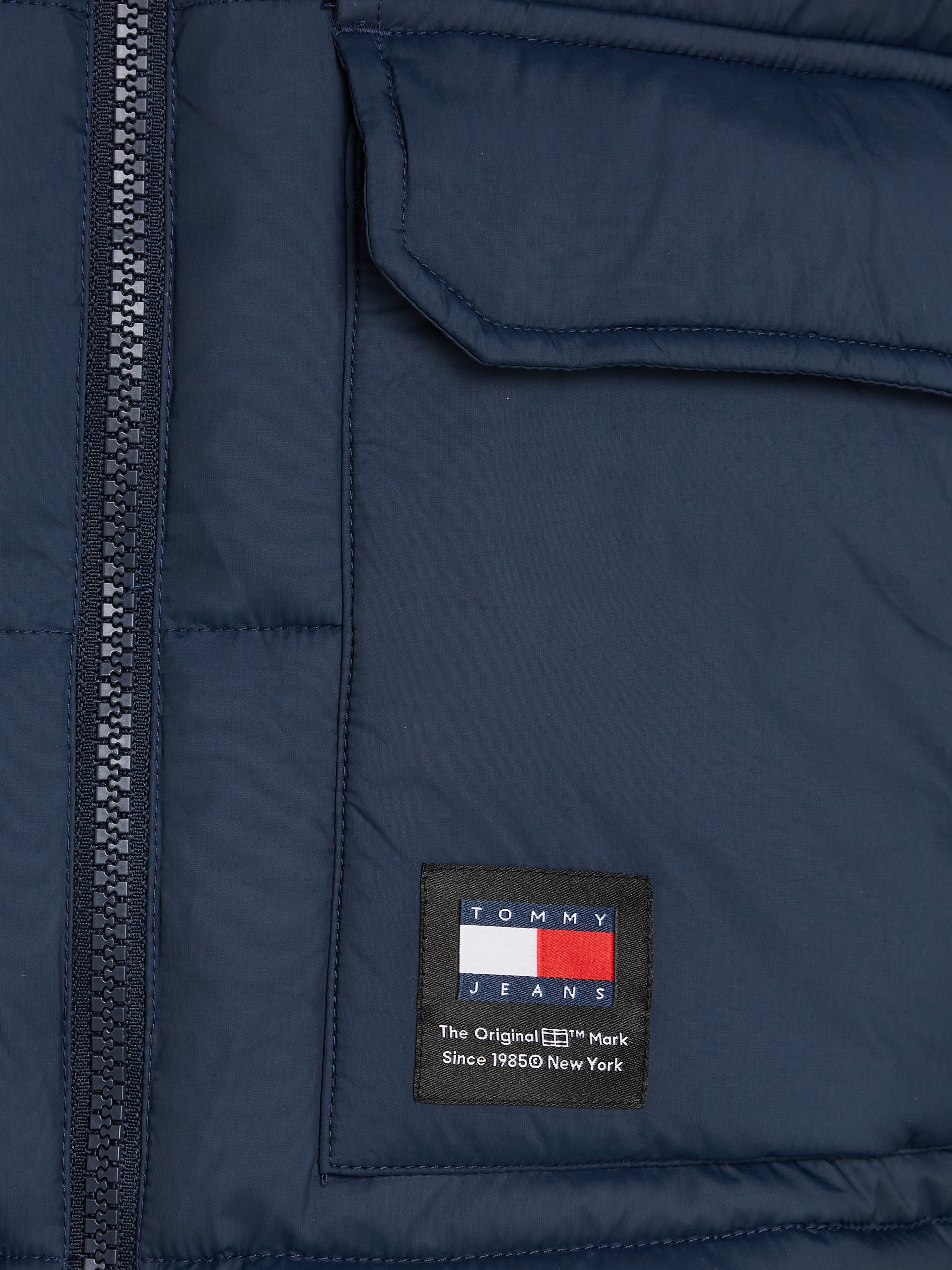 Tommy Jeans Kurzmantel »TJW BACK LOGO PUFFER«, mit Logopatch