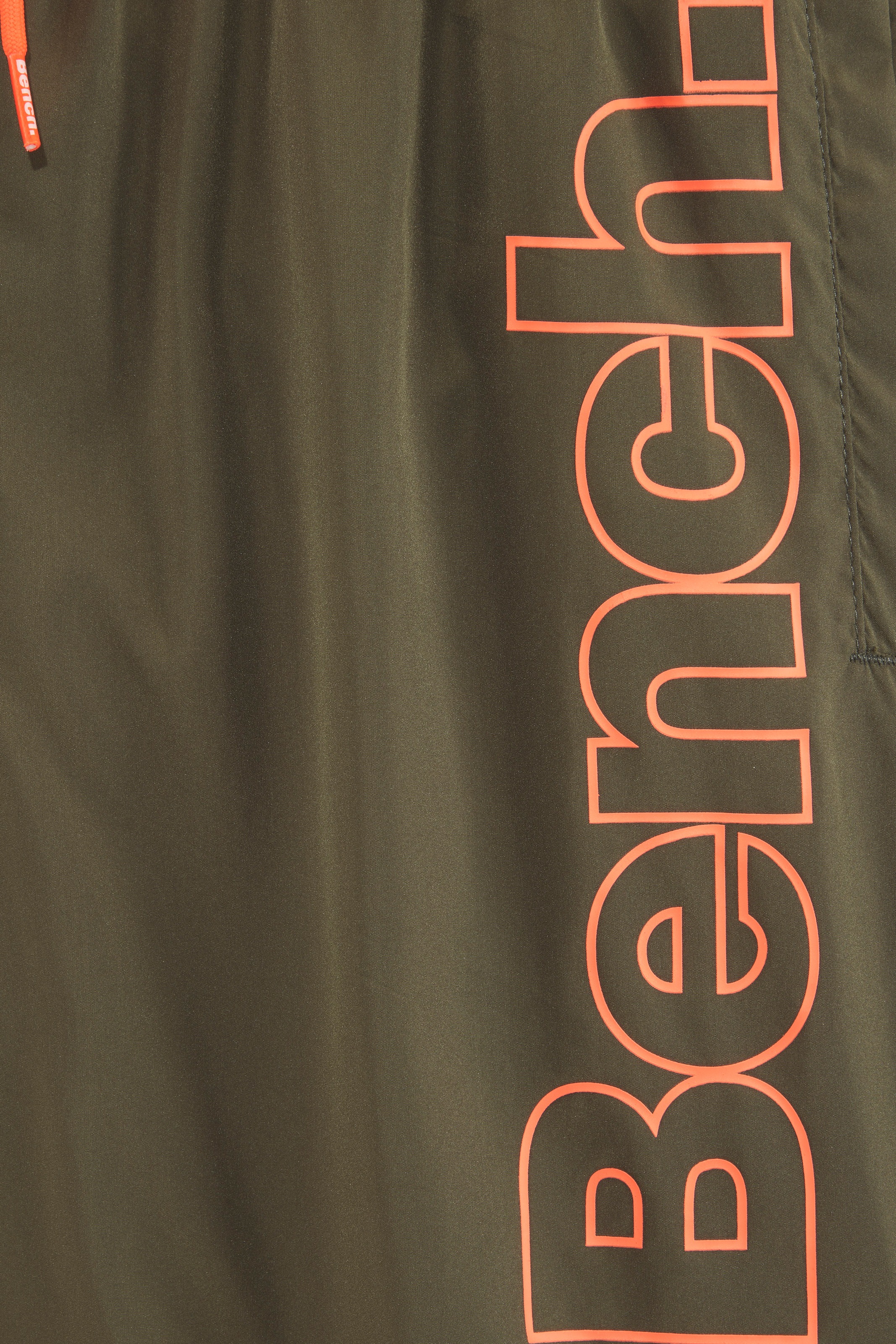 Bench. Badeshorts mit Logoschriftzug