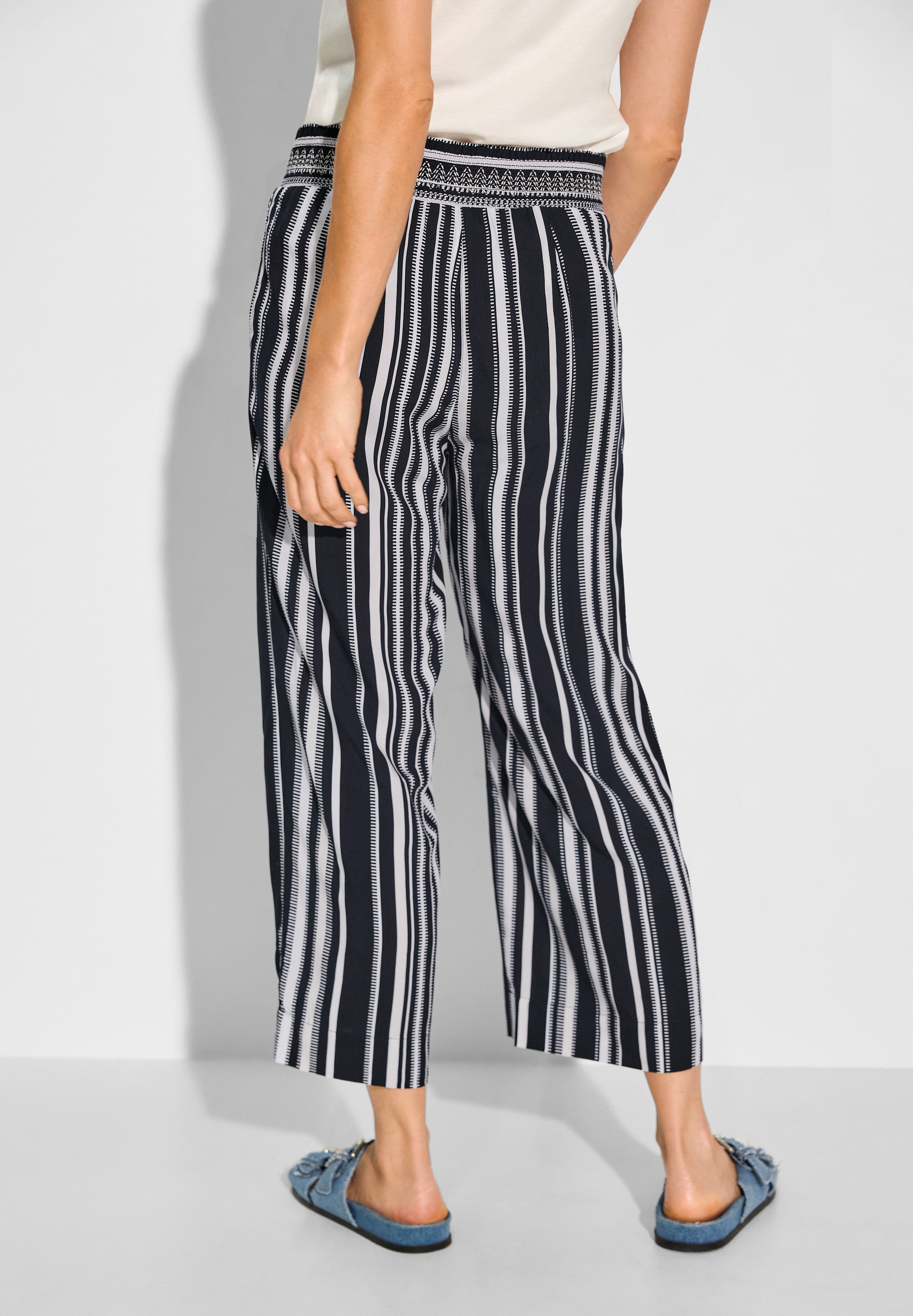Cecil Culotte, im Streifendesign