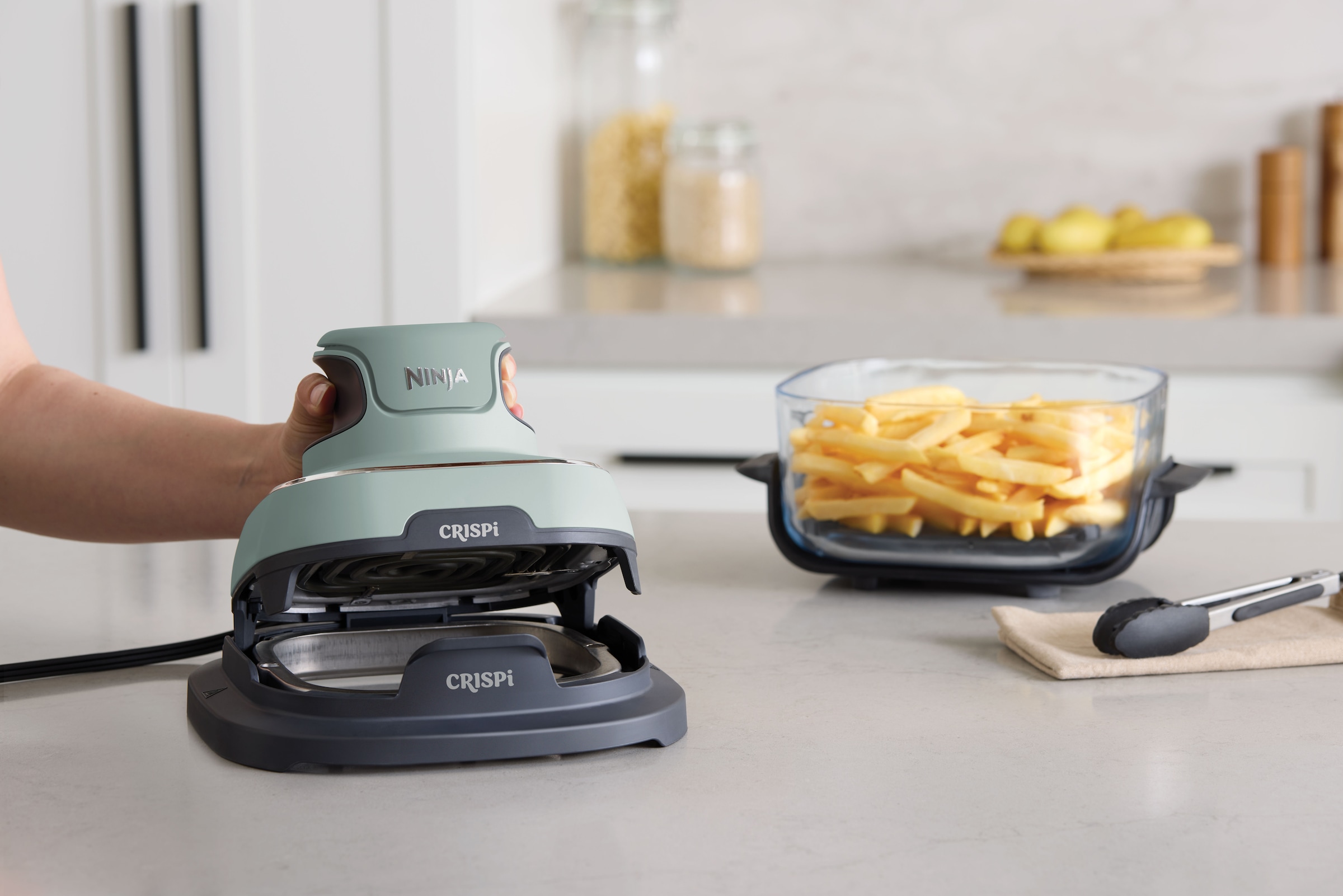 NINJA Heißluftfritteuse »CRISPi 4-in-1 Sage - FN101EUSG« 1700 W tragbar