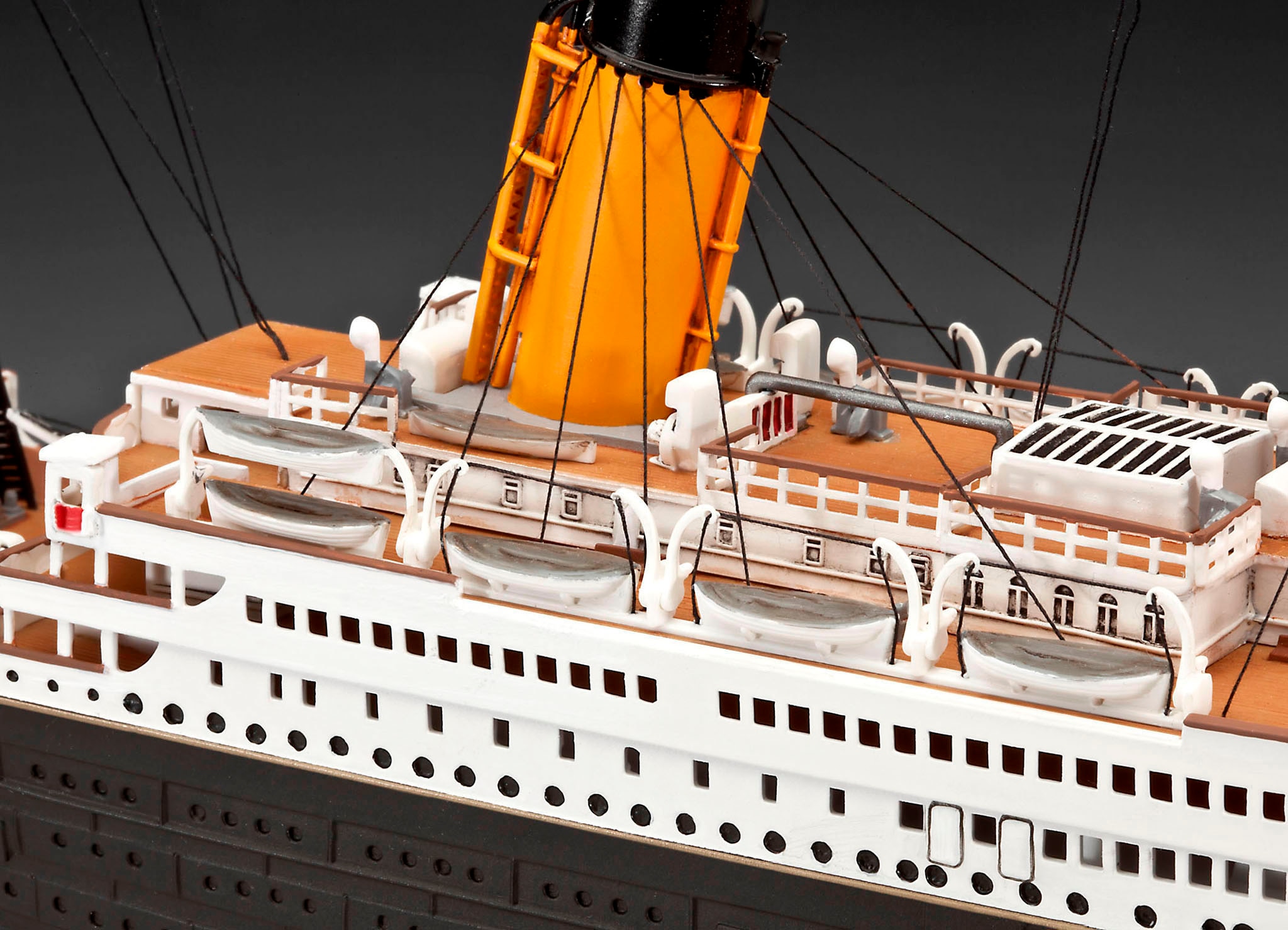 Revell® Modellbausatz »Geschenkset 100 Jahre R.M.S. Titanic«, Made in Europe