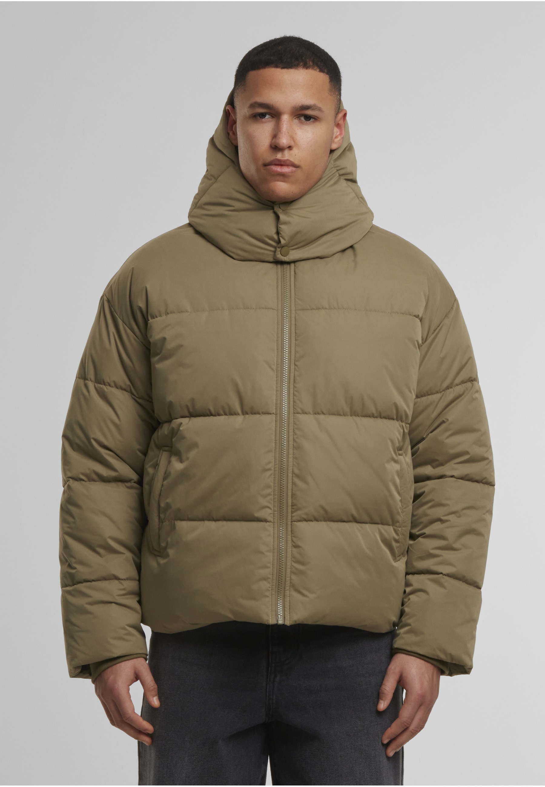 URBAN CLASSICS Winterjacke »Urban Classics Puffer Jacket With Flap Hood« 1 Stk. tlg. mit Kapuze
