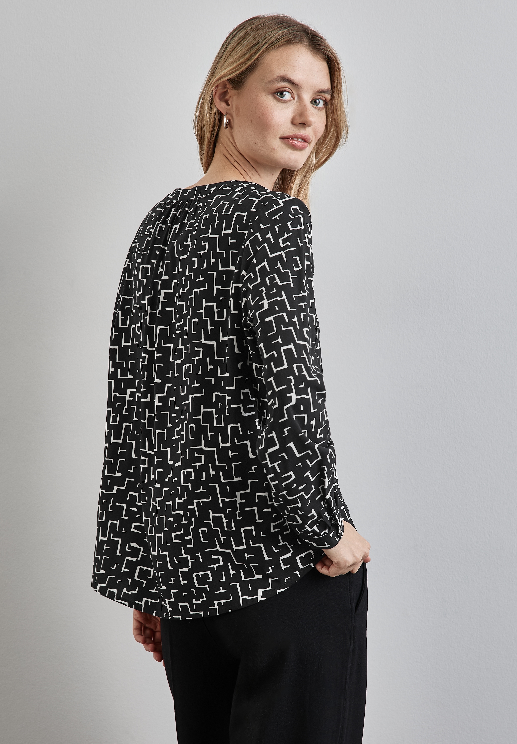 STREET ONE Langarmbluse, im Tunika-Stil, mit grafischem Muster