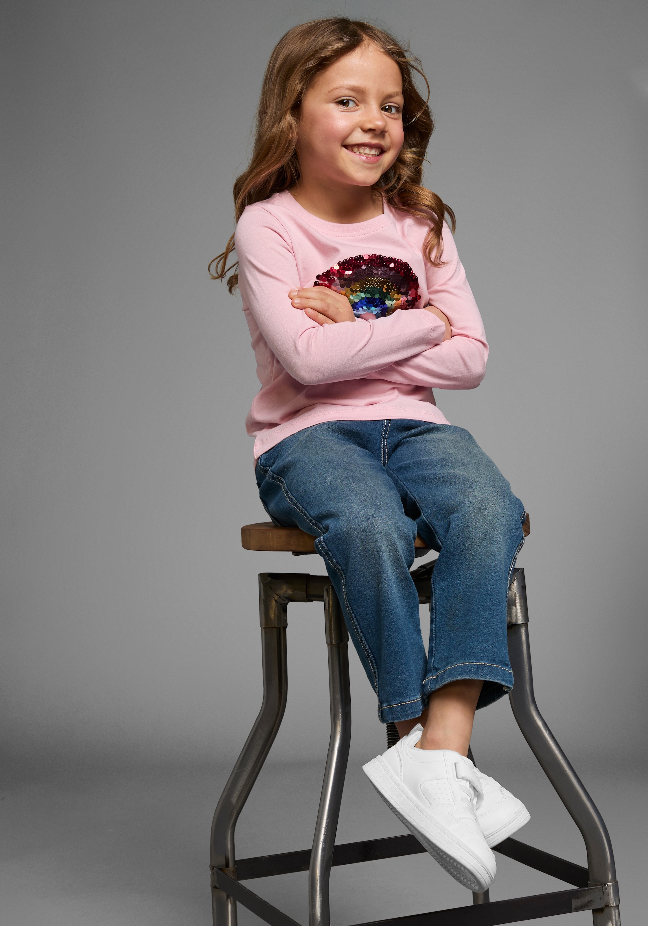 KIDSWORLD Langarmshirt »Regenbogen«, Langarm, Basic-Passform, mit schimmernden Pailletten-Applikationen