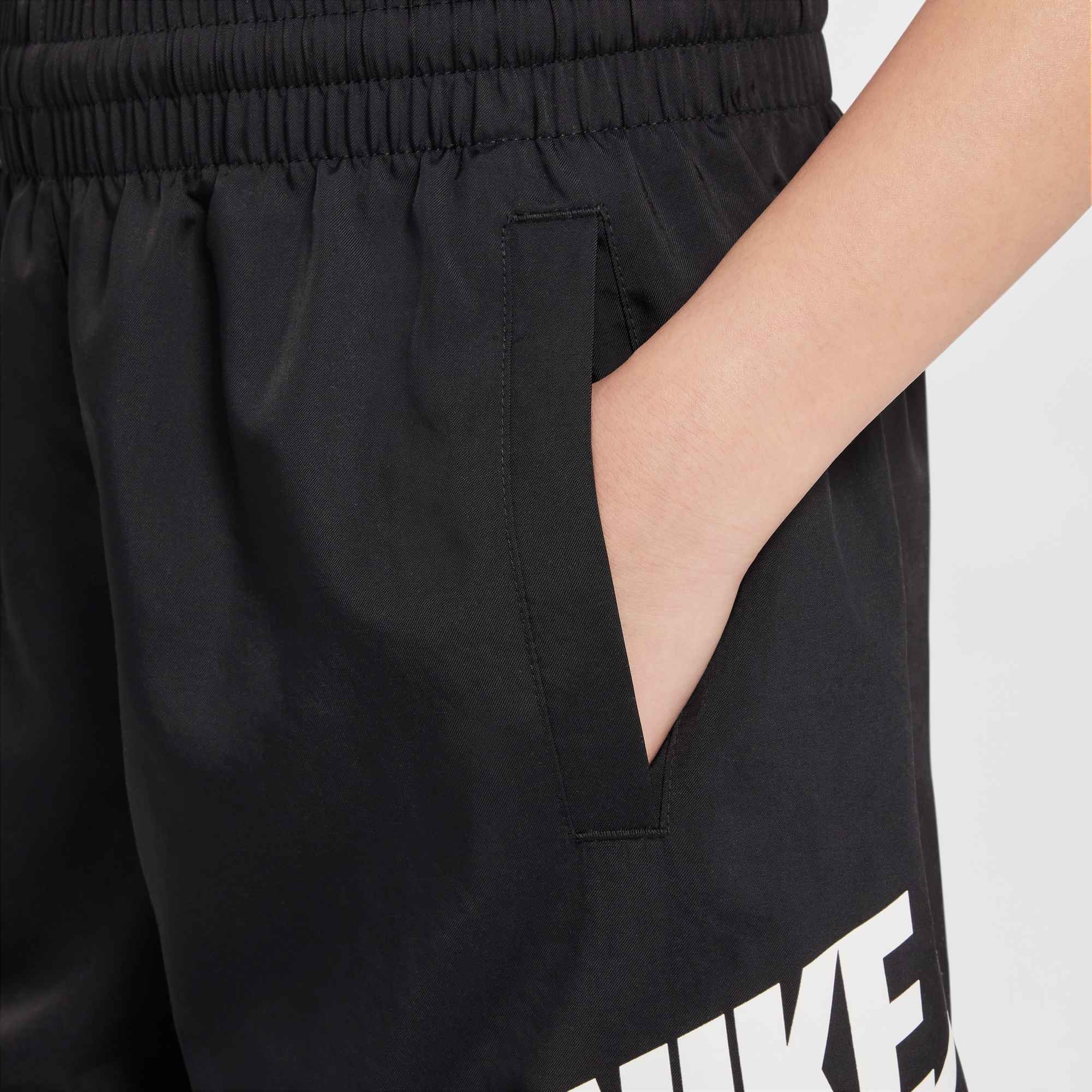 Nike Sportswear Trainingsshorts »K NSW CLUB WVN SHORT 6IN HBR«  Für Kinder und Jugendliche