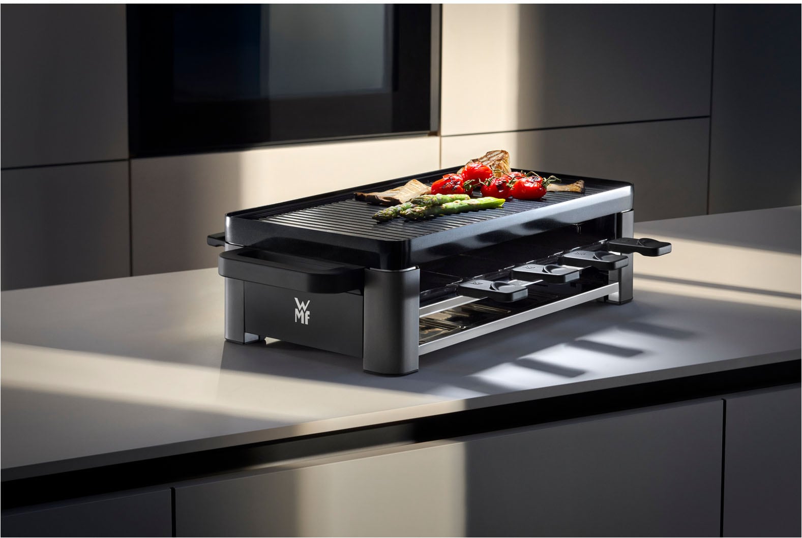 WMF Raclette »Master, indirekte LED-Beleuchtung, Keramikbeschichtung«, 8 St. Raclettepfännchen, 1500 W, Variable Temperatur, spülmaschinengeeignete Pfännchen und Spatel