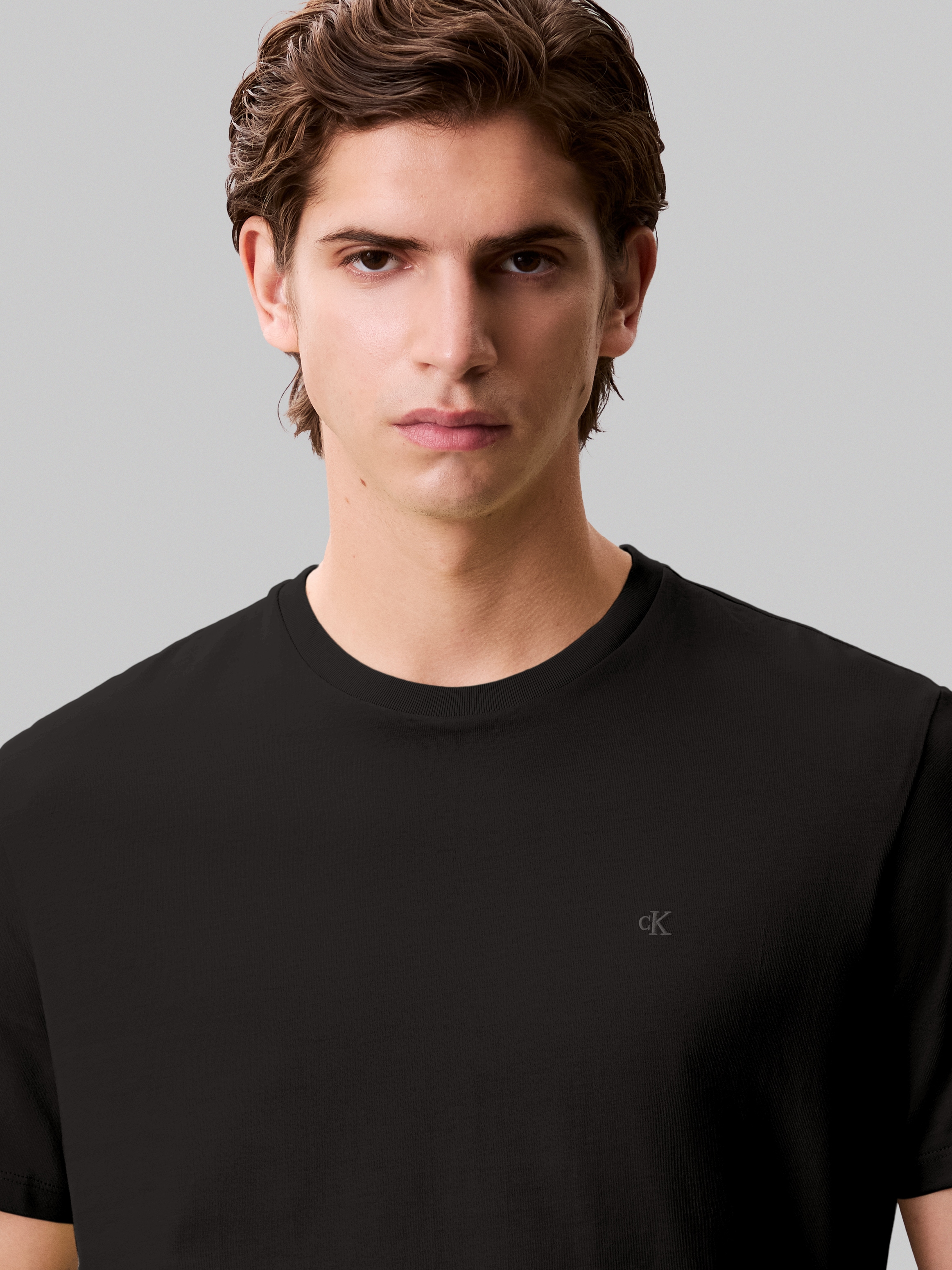 Calvin Klein Jeans T-Shirt »SS SMOOTH CTTN SOLID CREWNK TEE«, mit Logo