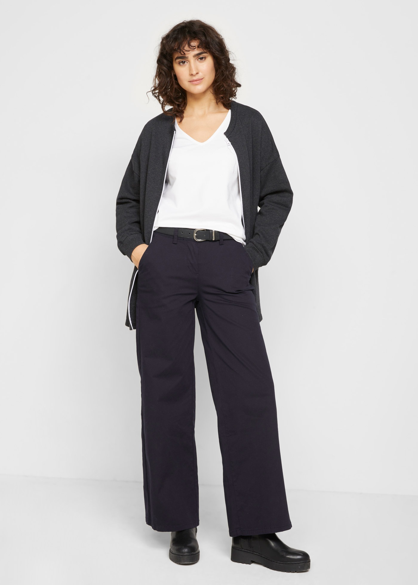 bonprix Langarmshirt schmal geschnittene Passform, V-Ausschnitt