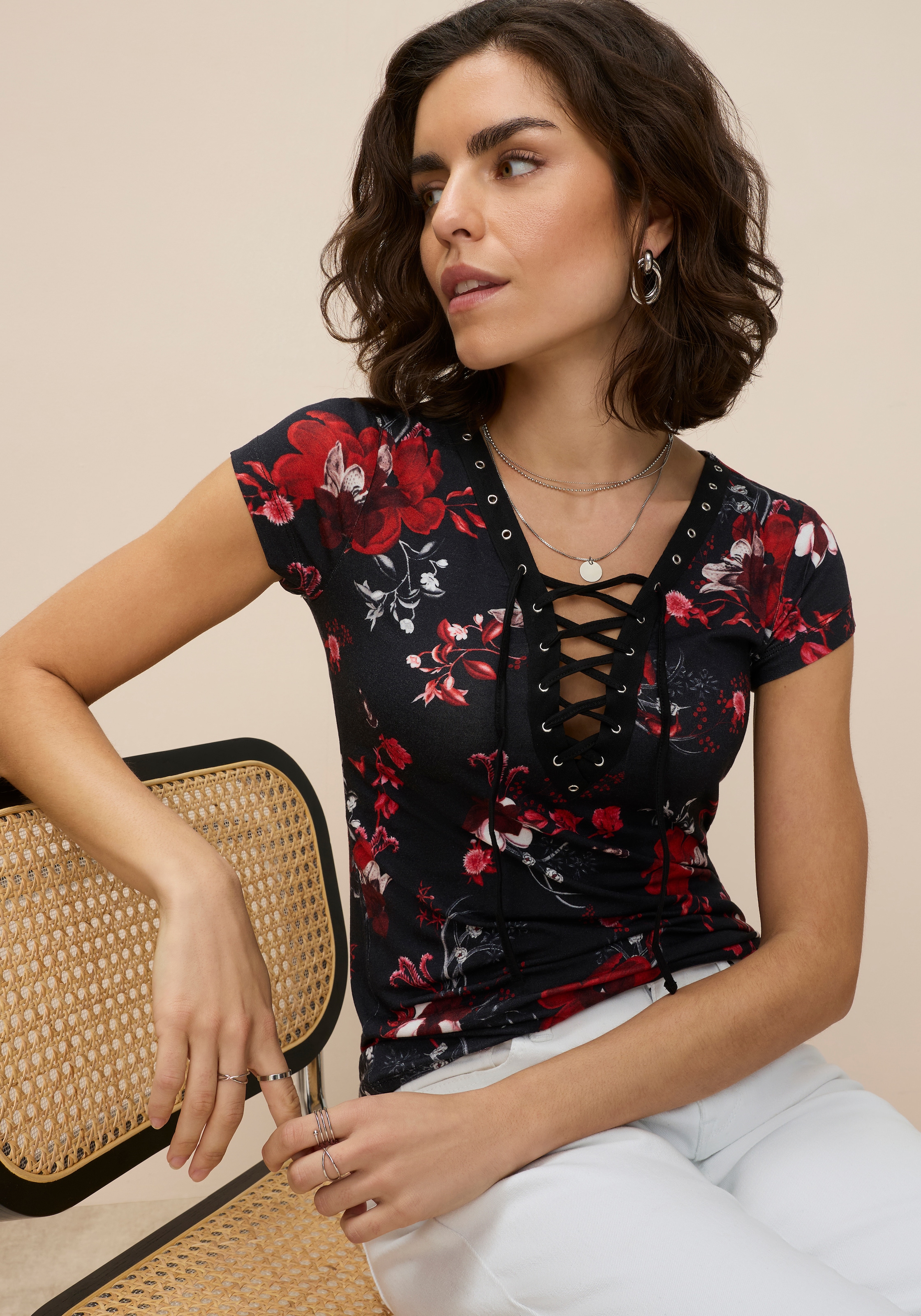 Laura Scott T-Shirt figurbetont, tiefer V-Ausschnitt, elastisches Material günstig online kaufen