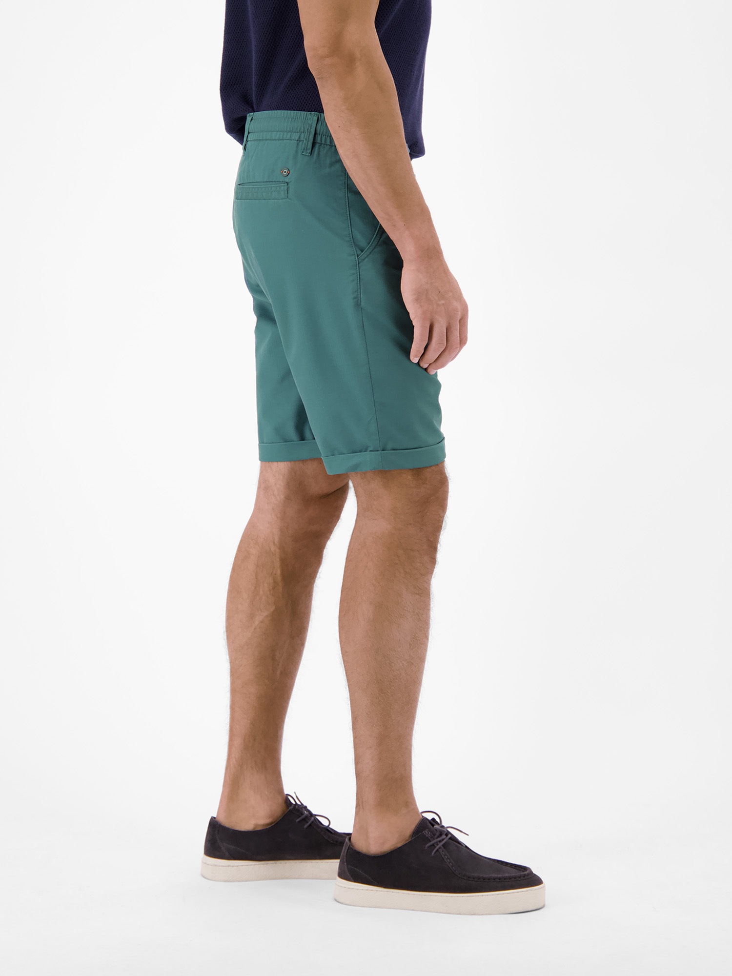 Chinoshorts LERROS "Kurze Chino aus leichtem Baumwollmix", Herren, Gr. 32, soft teal, 74% Baumwolle, 24% Polyester, 2% Elasthan, Hosen Chinoshorts 2