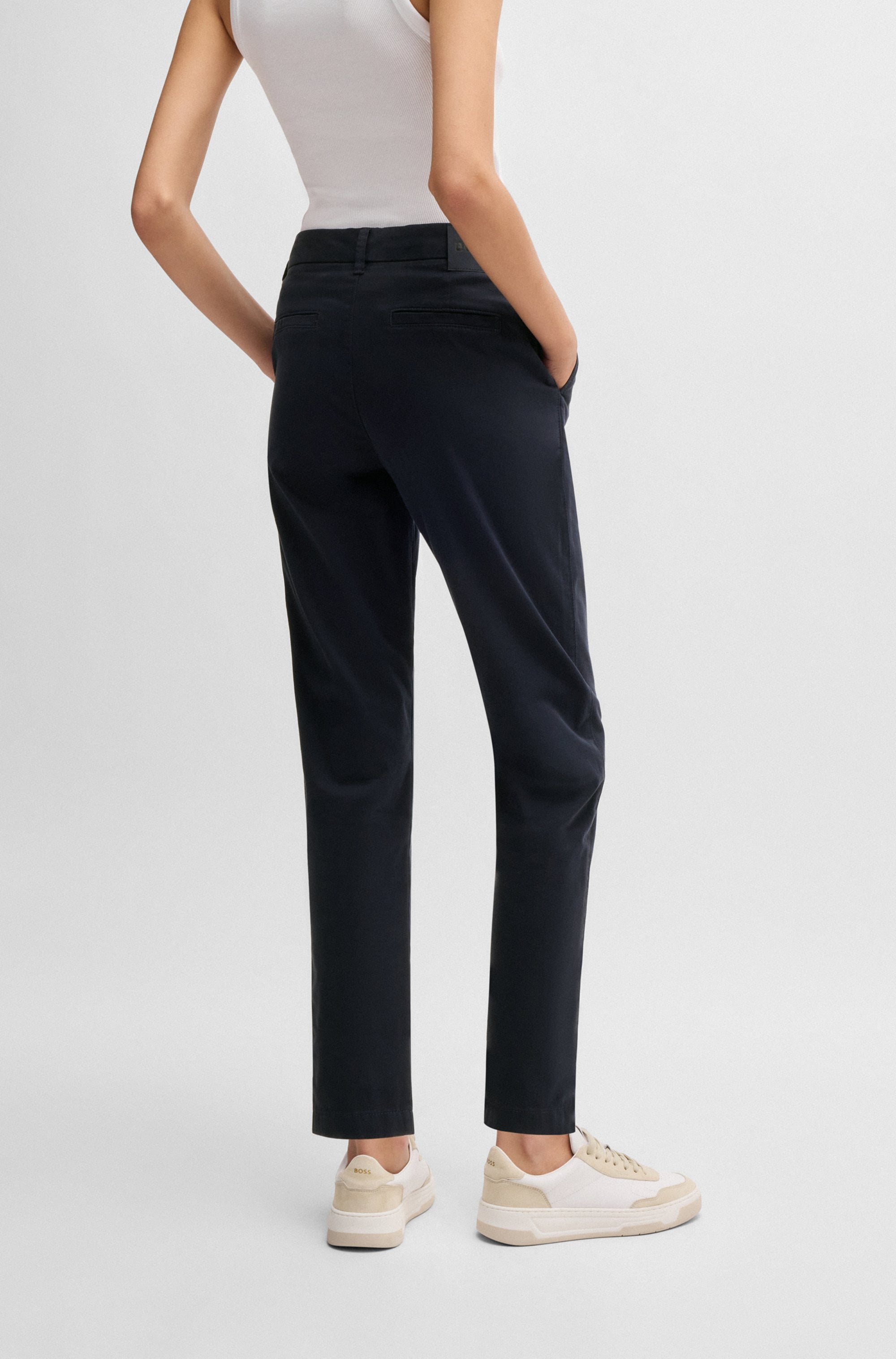 BOSS ORANGE Webhose »Tachini Premium Damenmode«, mit Leder-Brandlabel am hinteren Bundabschluss