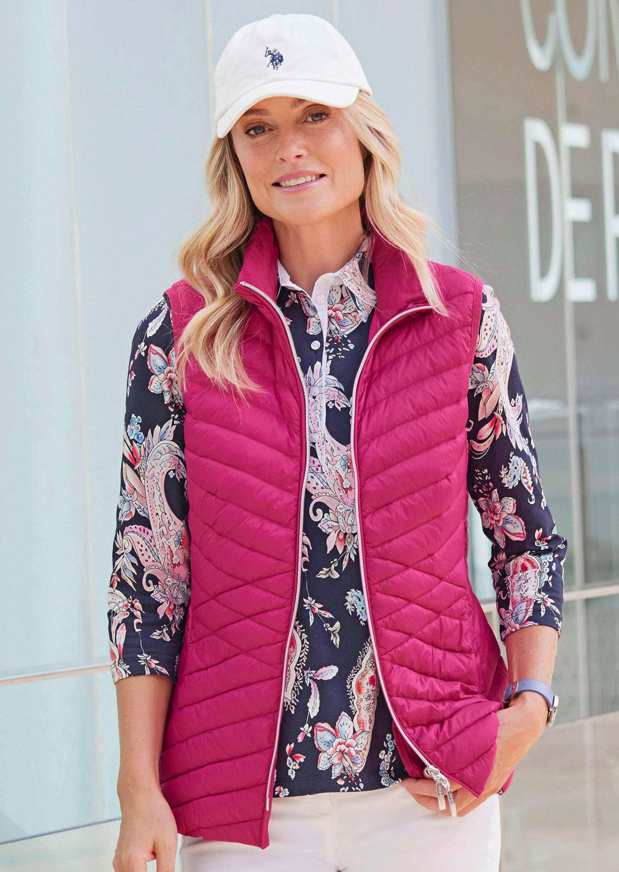 Thumbnail - GOLDNER Kurzweste "Kurzgröße Taillierte Daunenweste mit Stehkragen" Mit taillenformenden Steppmuster