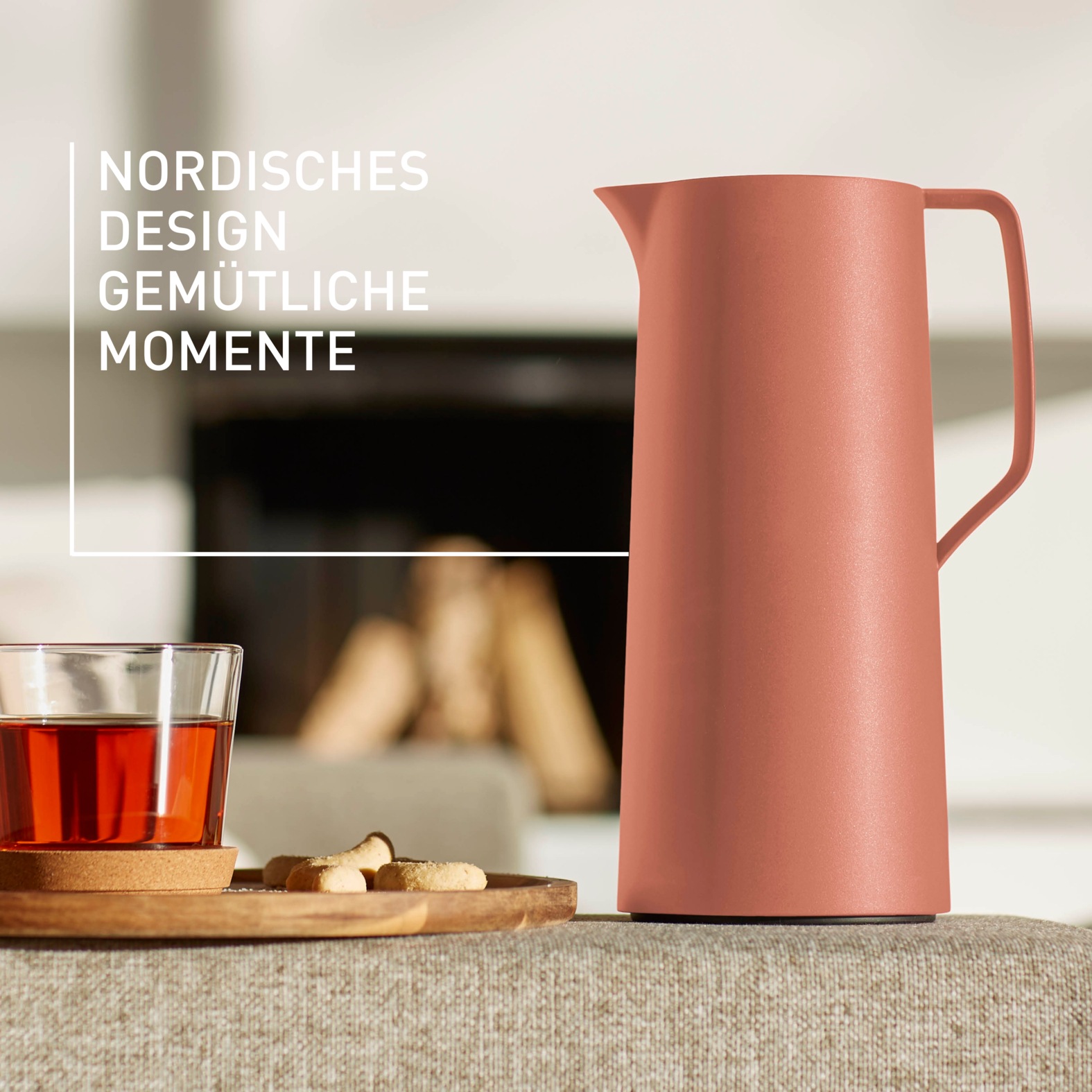 Emsa Isolierkanne »Motiva in modernem Design, 100% auslaufsicher, Made in Germany«, 1 l, (doppelwandiger Glasisolierkolben, bis zu 12h warm/24h kalt), Quick-Press-Deckel, Einhandbedienung, ergonomischer Schraubdeckel
