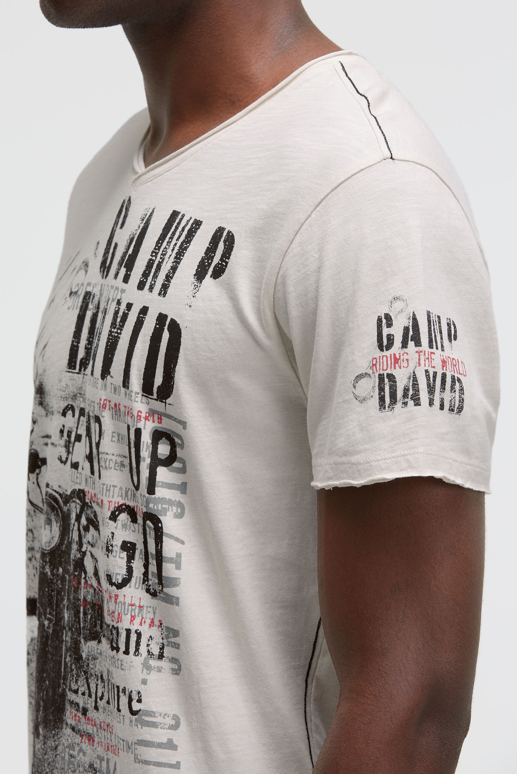 CAMP DAVID V-Shirt mit offenen Kanten