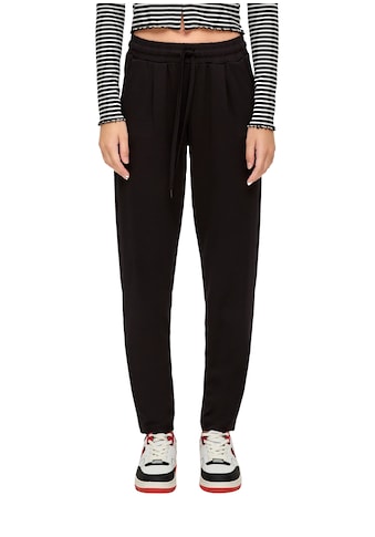 Q/S by s.Oliver Loungehose su nedidelis Markenlabel an...