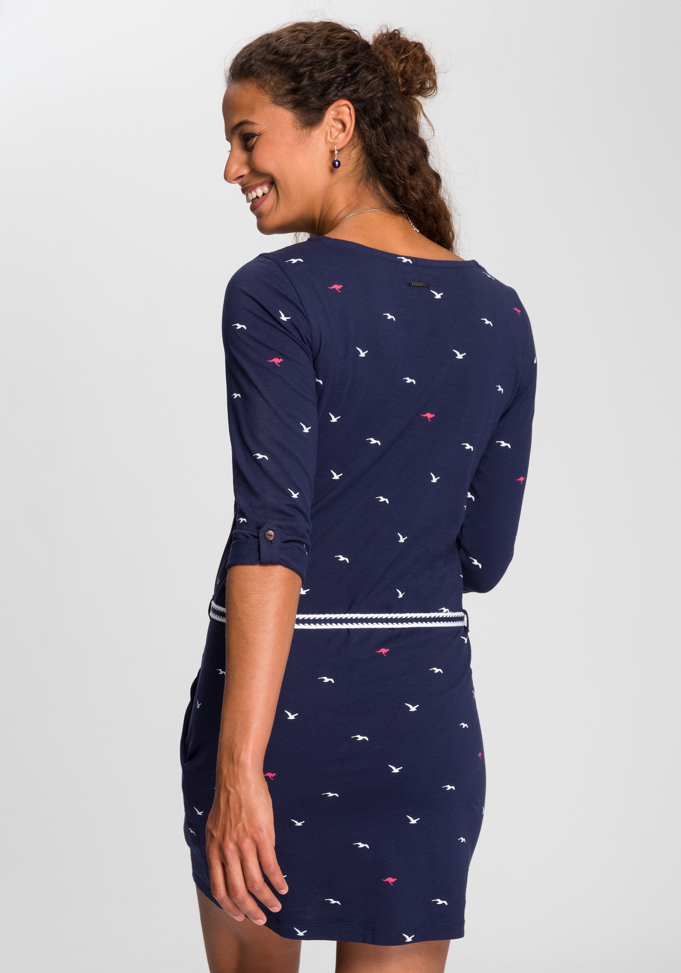 KangaROOS Jerseykleid, (Set, kaufen für BAUR sommerlichen im Print abnehmbarem | Gürtel), mit