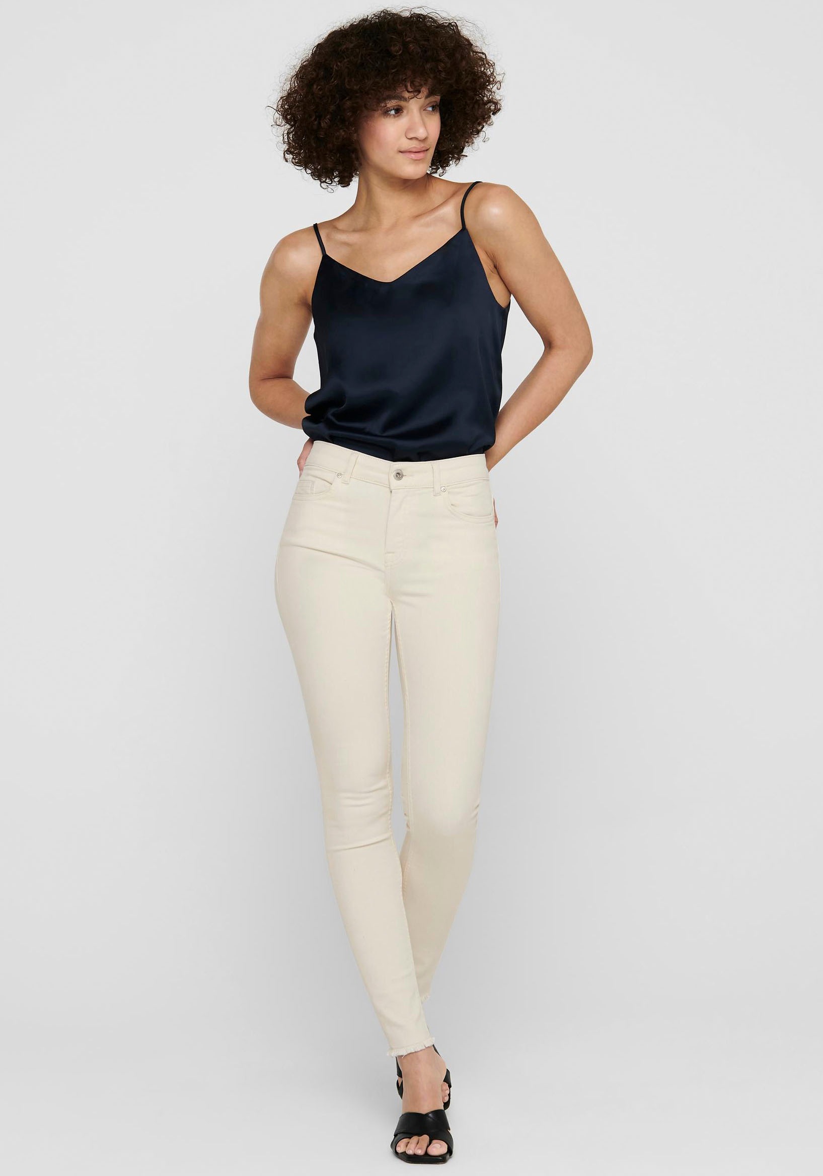 Skinny-fit-Jeans ONLY "ONLBLUSH LIFE MID SK AK RW DOT019", Damen, Gr. XS (34), Länge 34, beige (ecru), Denim/Jeans, Obermaterial: 92% Baumwolle, 6% Elastomultiester, 2% Elasthan, unifarben, skinny fit, Jeans 5-Pocket-Jeans 2