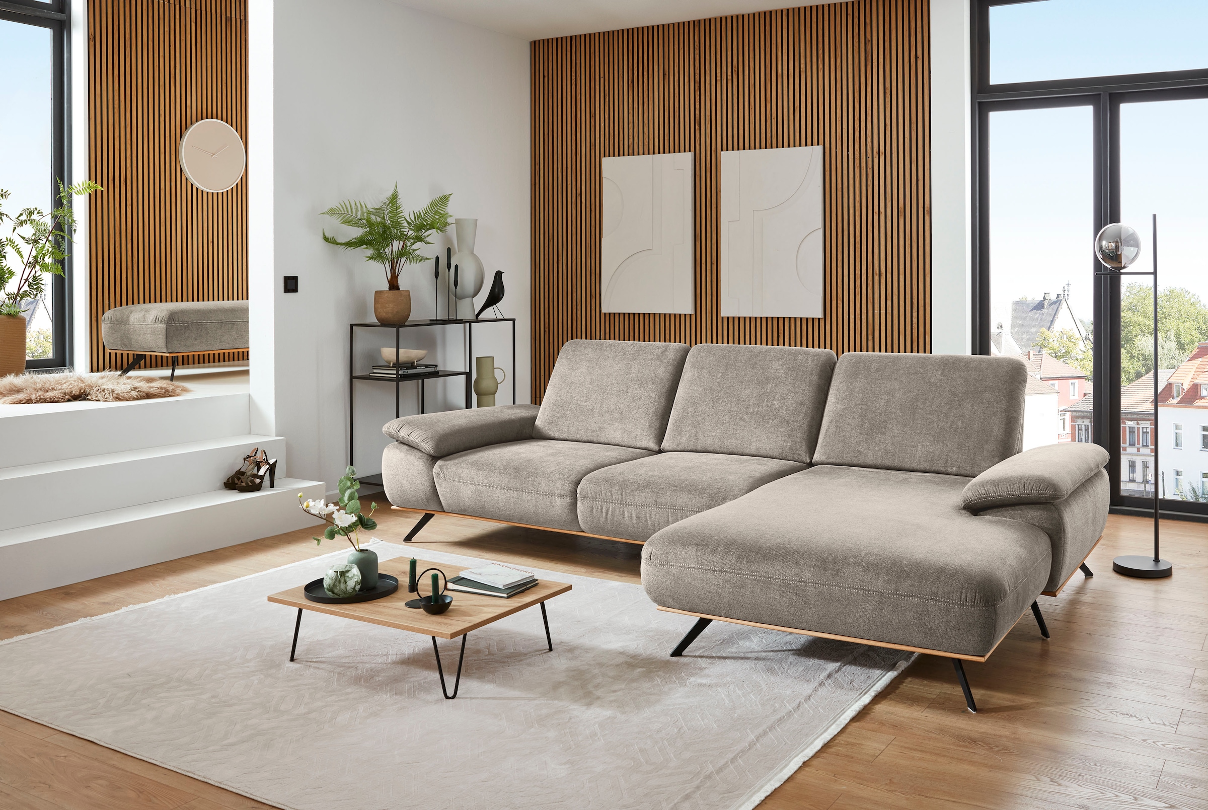 Die PlanBar Ecksofa "ZE-EM18063, Breite 322 cm" wahlweise mit Sitztiefen- und Armteilverstellung