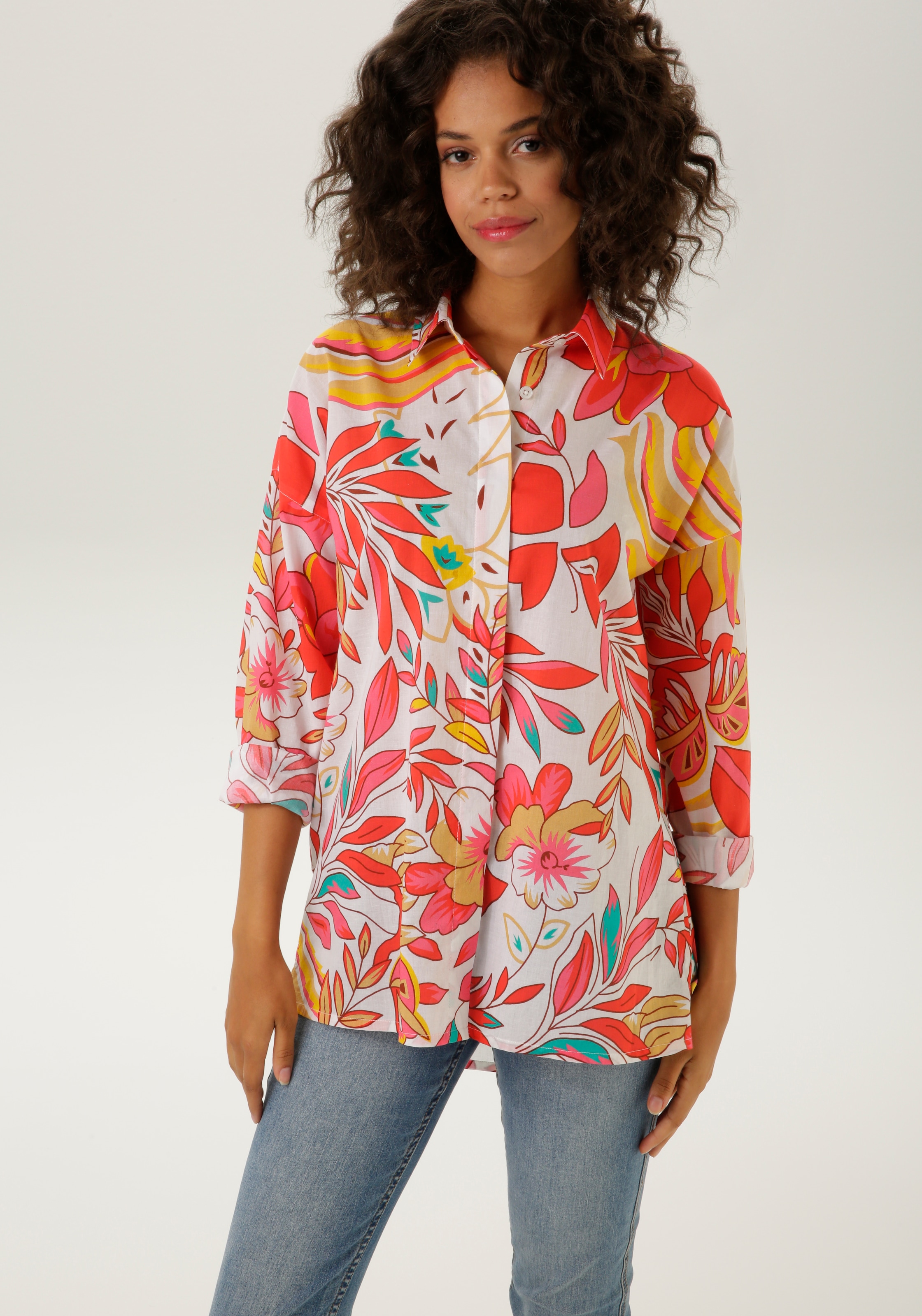 Aniston CASUAL Hemdbluse, im Tropical-Style mit Blättern und Blüten bedruckt