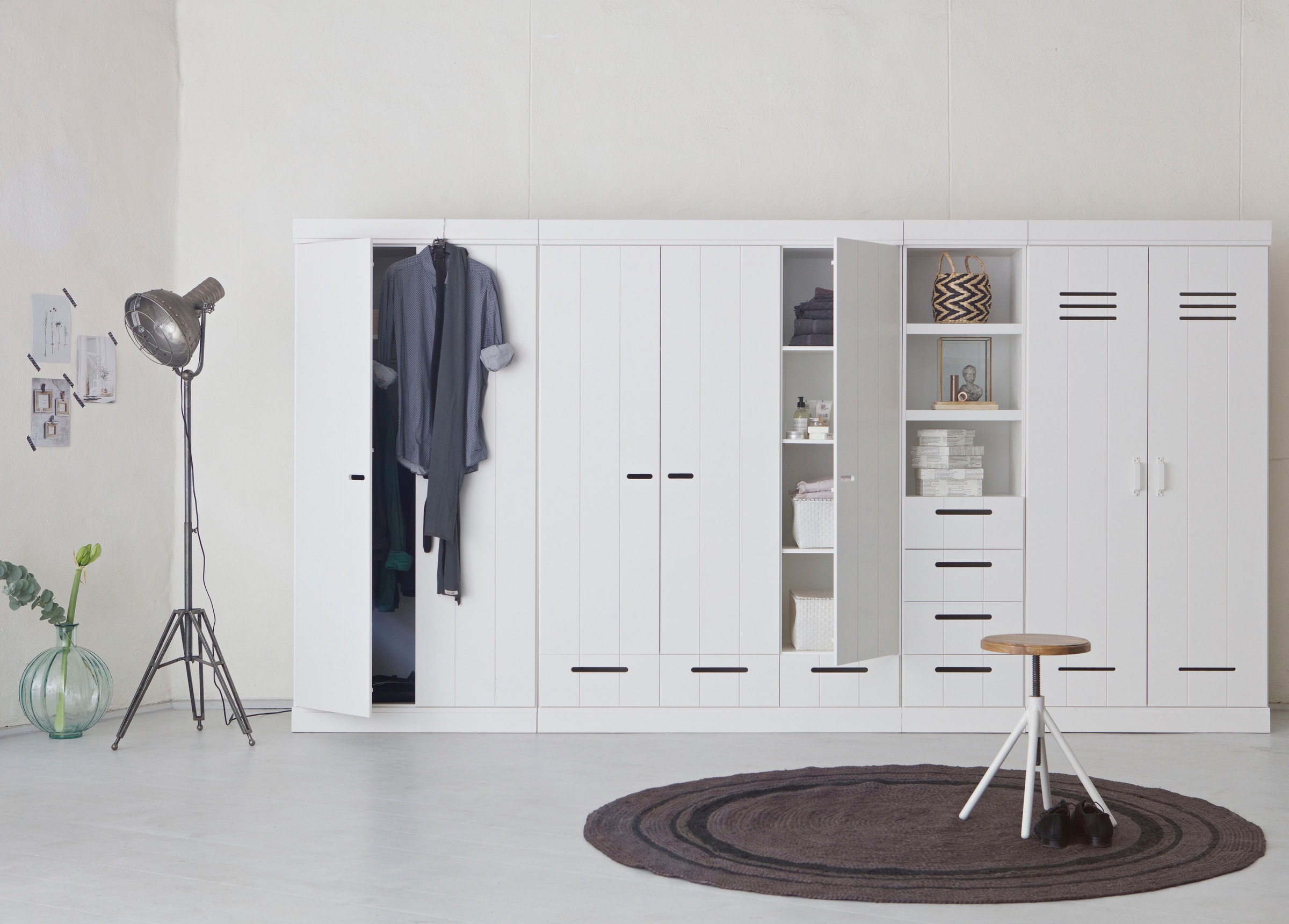 WOOOD Kleiderschrank »Connect mit Streifen-Türen mit Schlitzen (3-türig)« FSC® Massivkiefer, Melamin-Innenraum