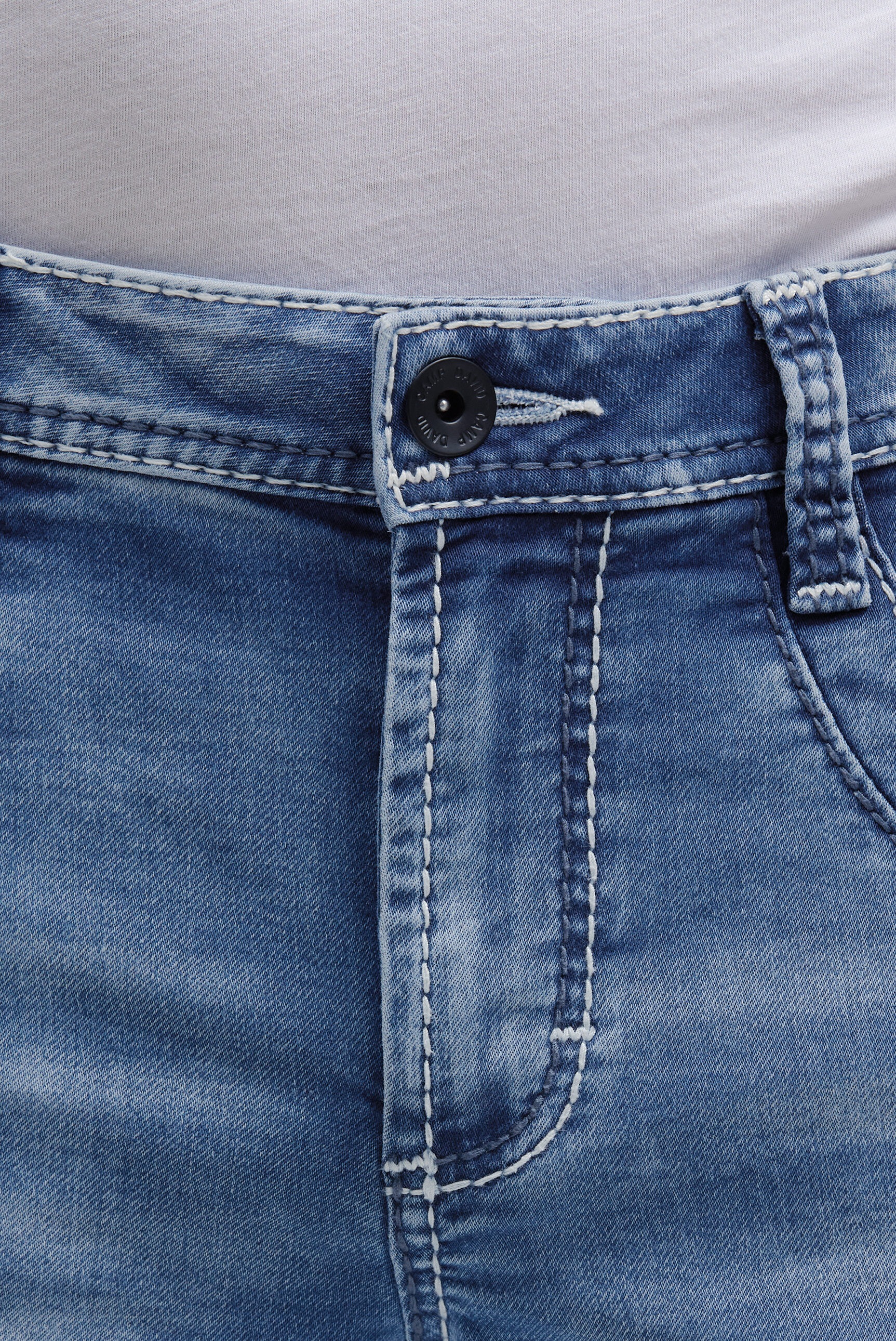 Camp David Herren Jogger Jeansshorts Blau Weiß Gr. 30 3
