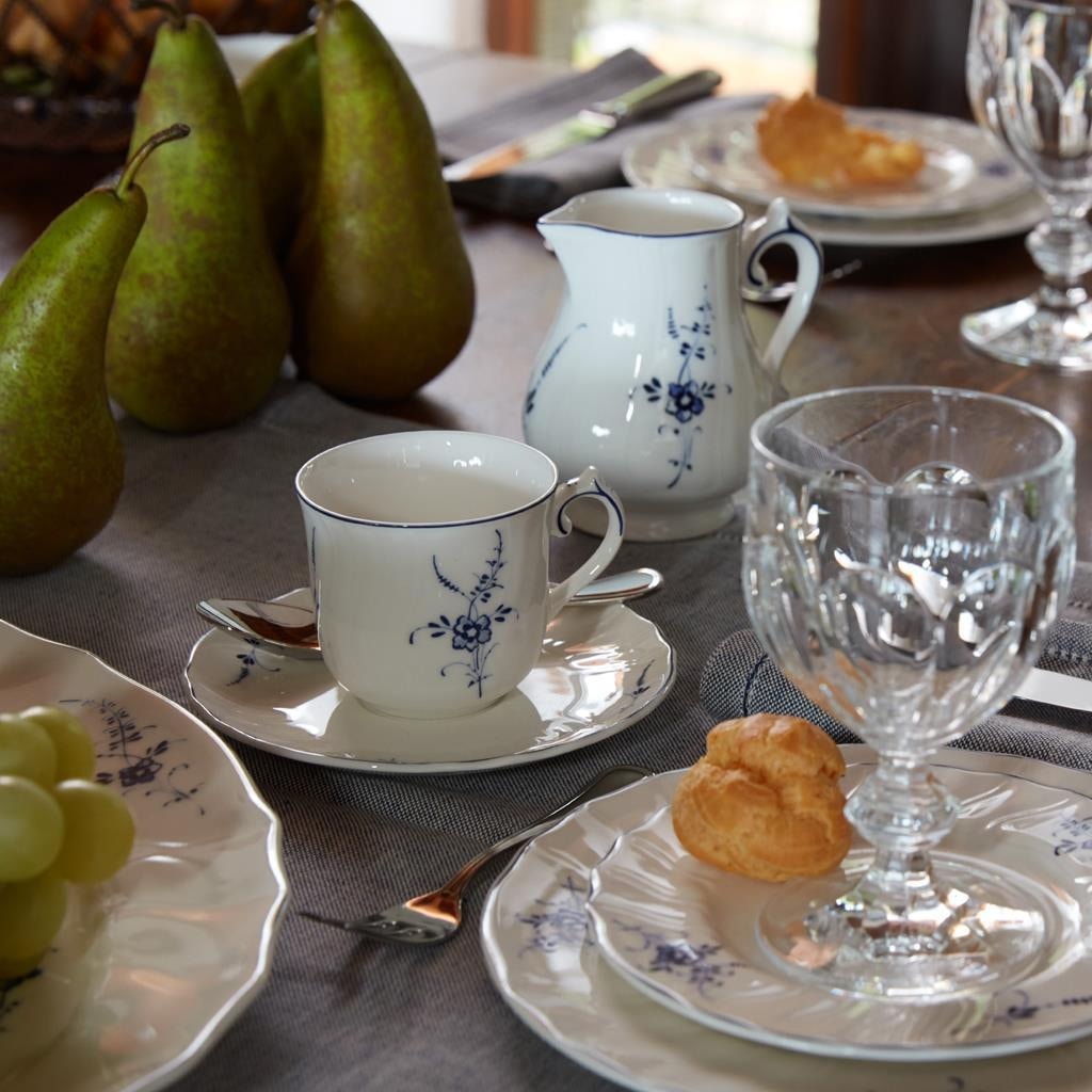 Villeroy & Boch Geschirr-Set »Kaffeeservice Vieux Luxembourg 18er Set weiß-blau« Spülmaschinengeeignet, Mikrowellengeeignet