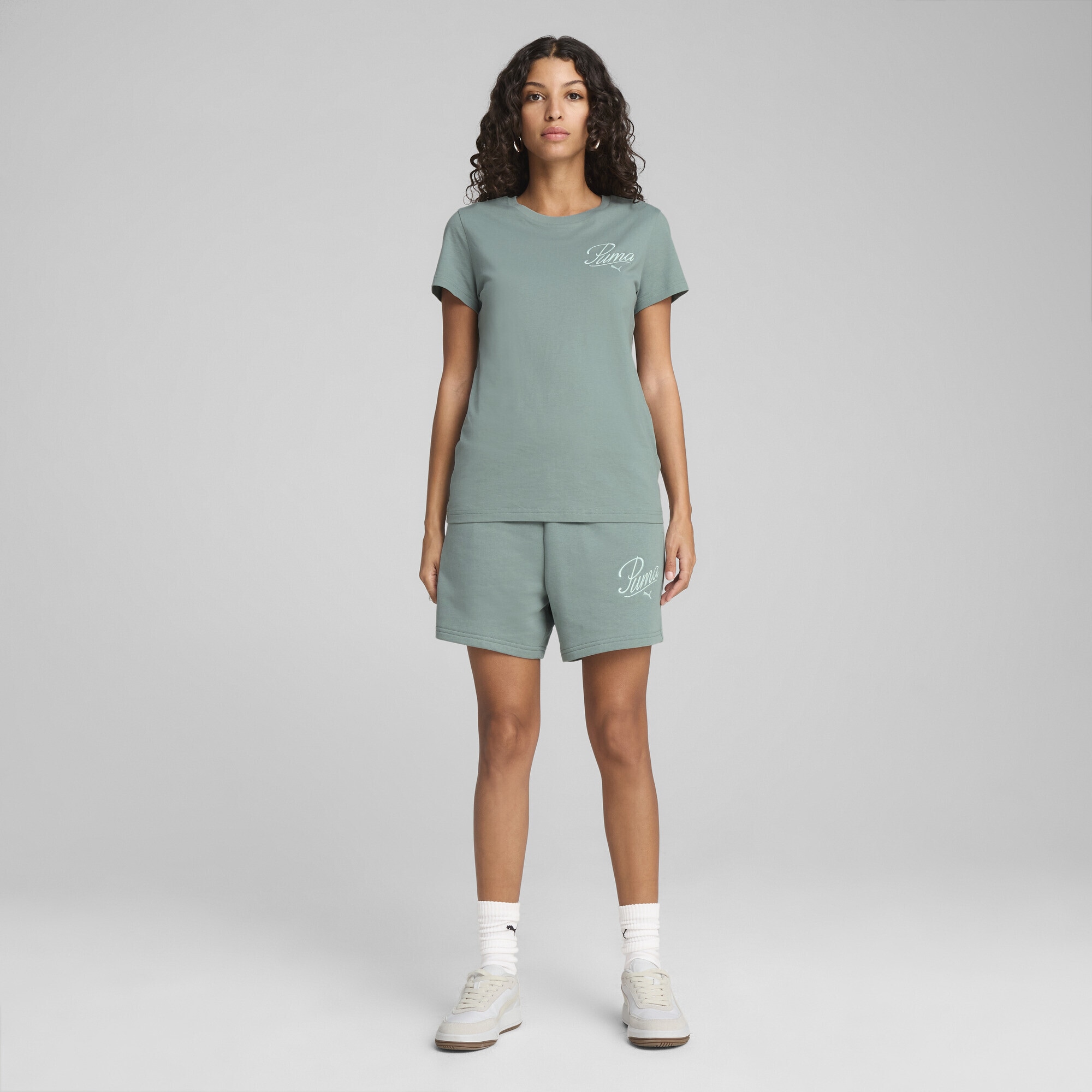 PUMA Sporthose »ESS SCRIPT 5" Hochgeschnittene Shorts Damen«
