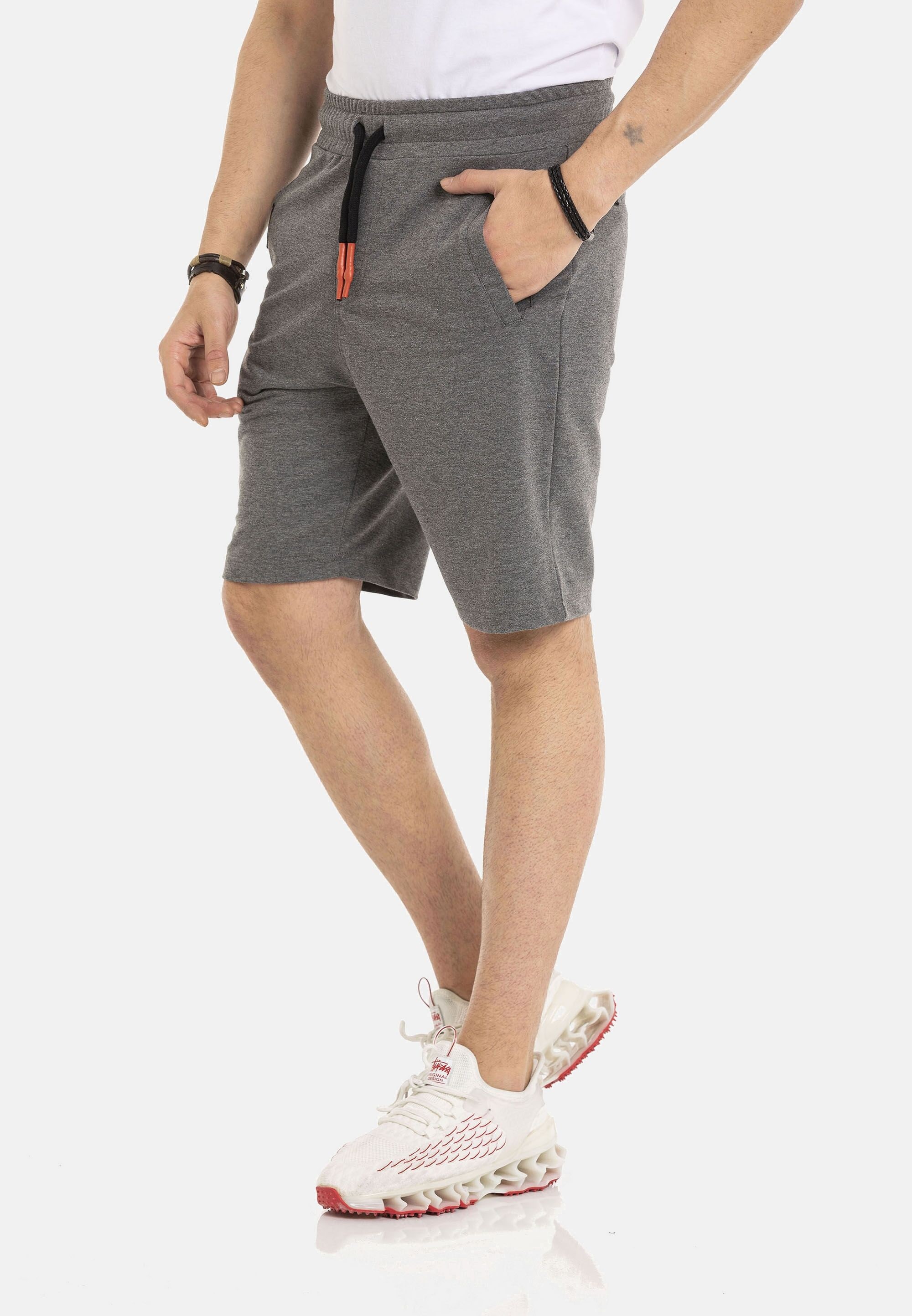 Cipo & Baxx Stoffhose »Shorts«, elastischer Bund mit Kordelzug
