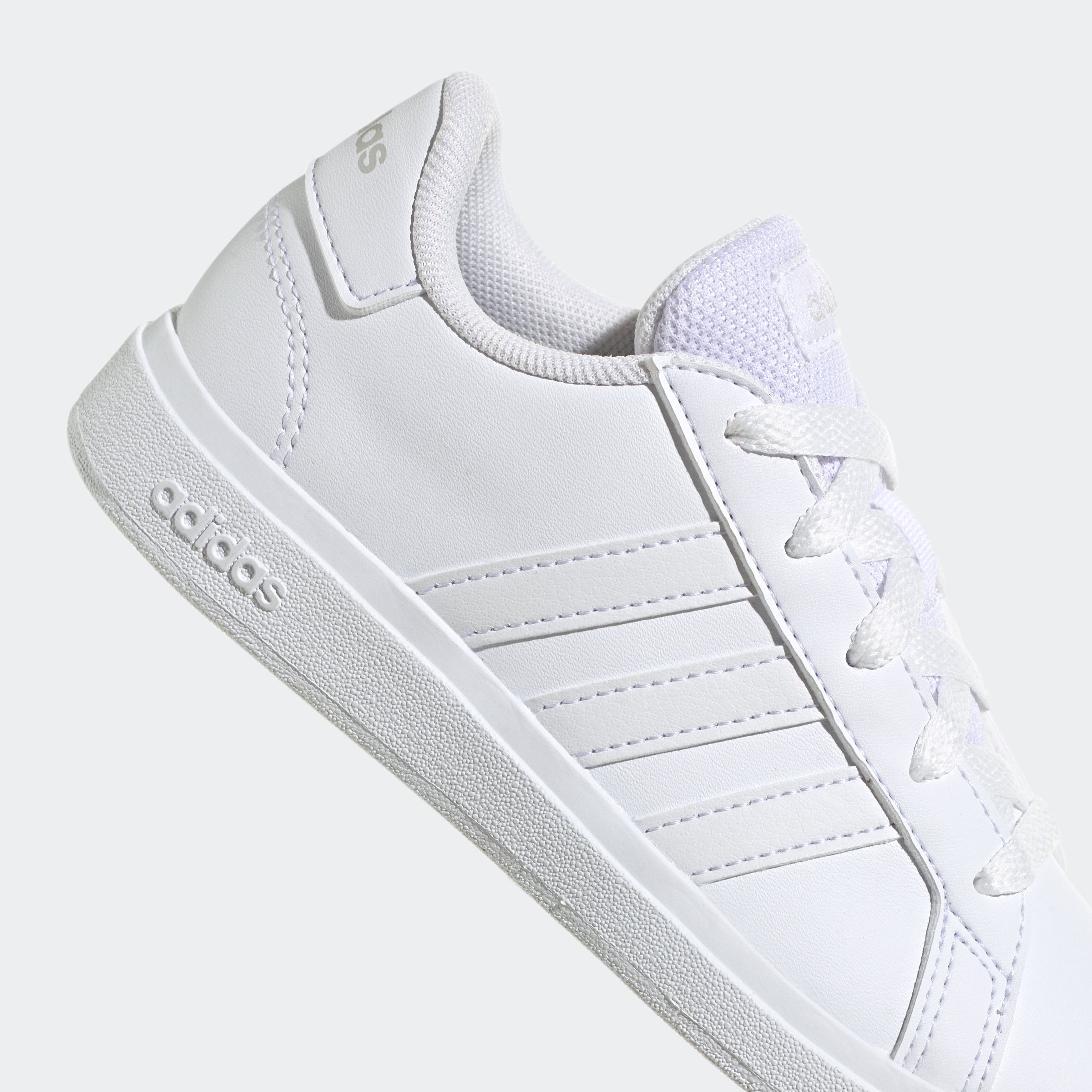 adidas Sportswear Sneaker »GRAND COURT LIFESTYLE TENNIS LACE-UP«, Design auf den Spuren des adidas Superstar