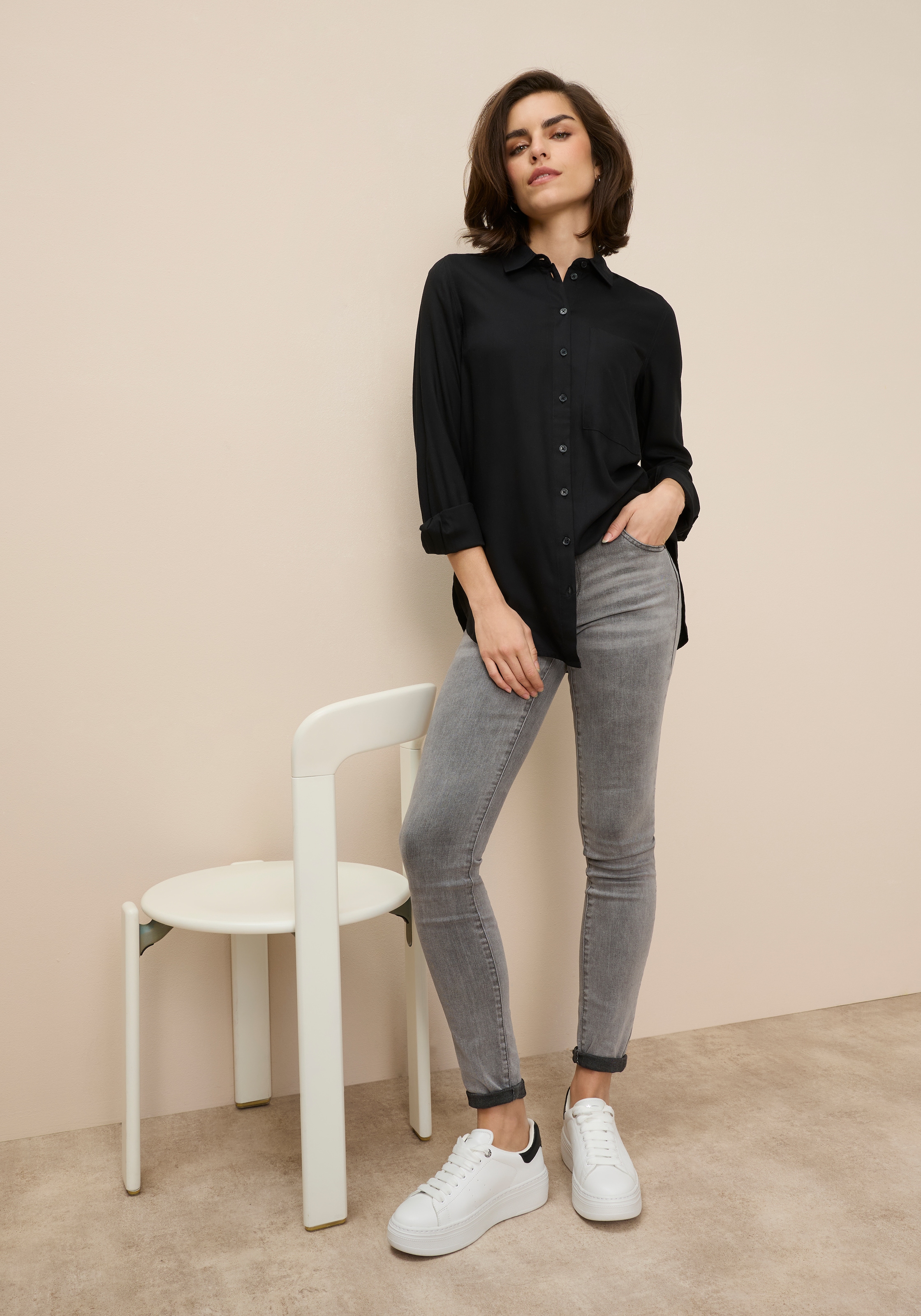 Tamaris Hemdbluse »mit lockerem Schnitt, aus fließender Viskose-Qualität« im Oversize-Look mit Tasche